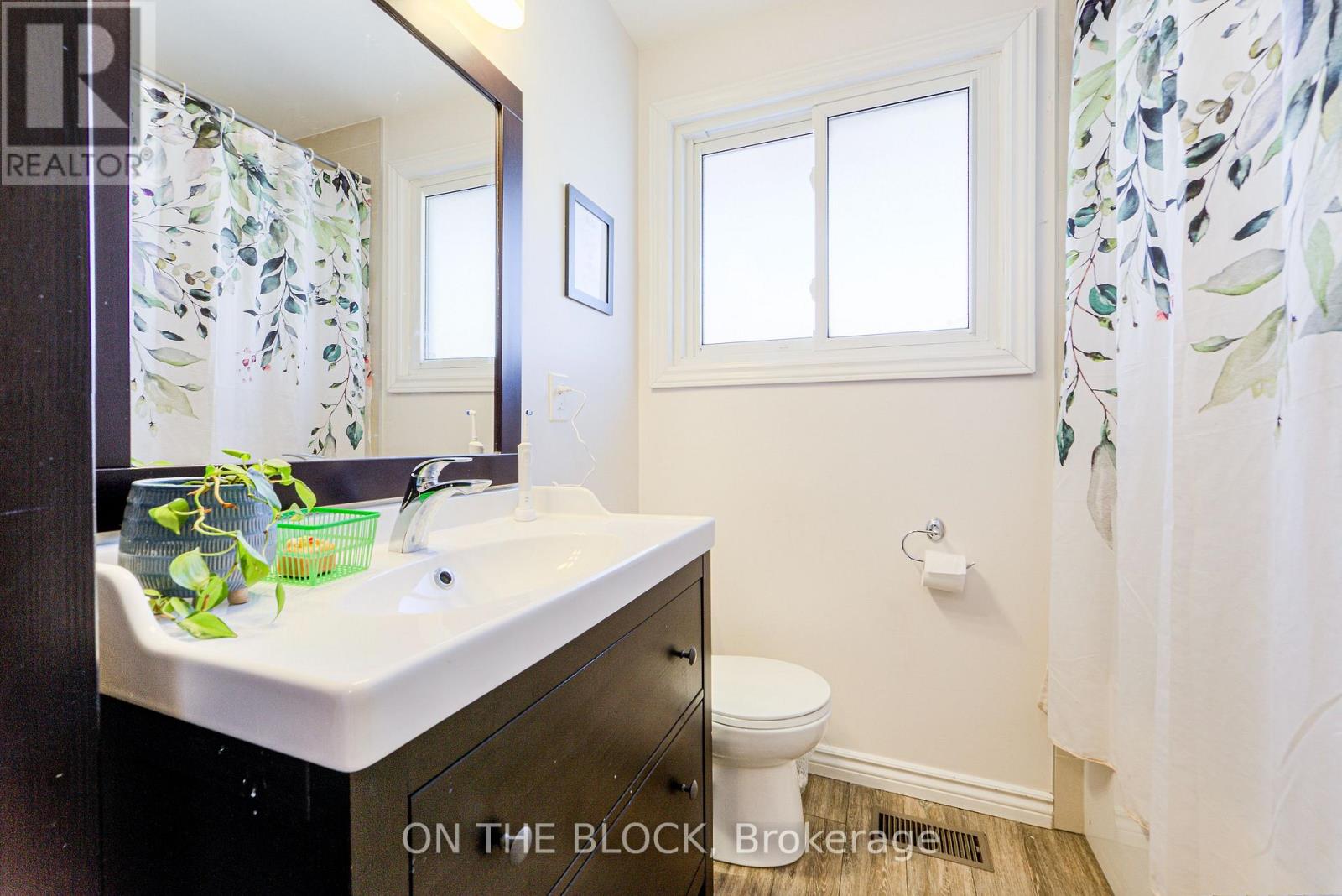 Upper - 151 Nugent Drive, Hamilton, Ontario  L8H 2N3 - Photo 18 - X12746942