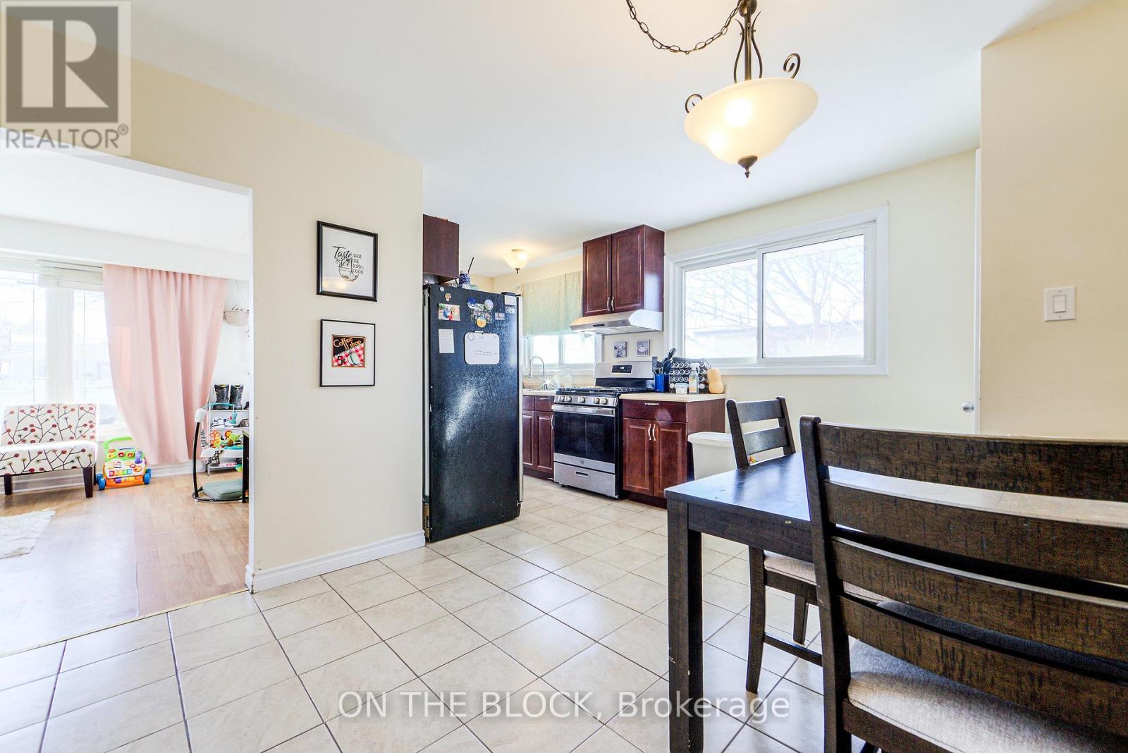 Upper - 151 Nugent Drive, Hamilton, Ontario  L8H 2N3 - Photo 5 - X12746942