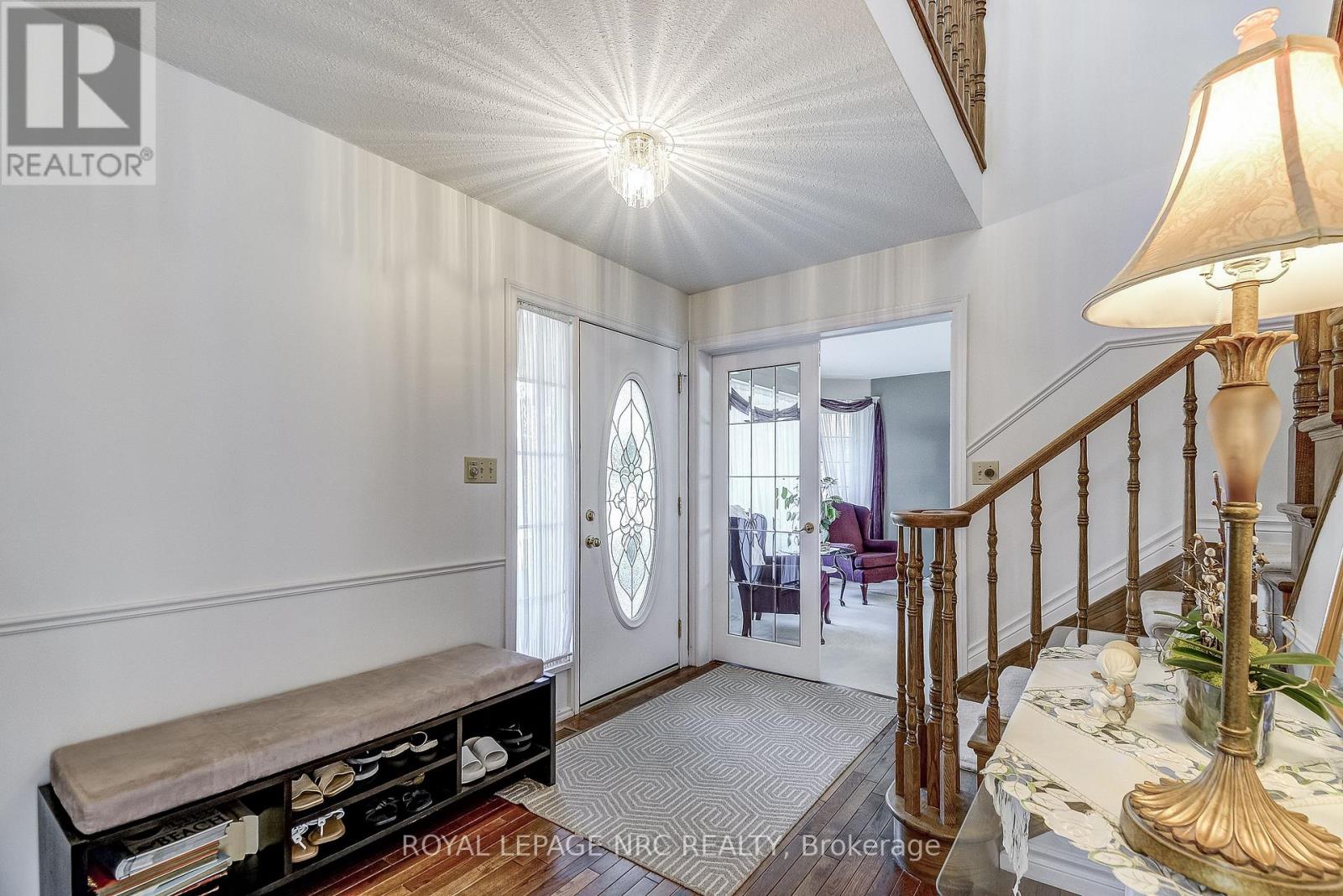 8 Hearth Court, Niagara-On-The-Lake, Ontario  L0S 1J0 - Photo 3 - X12746972