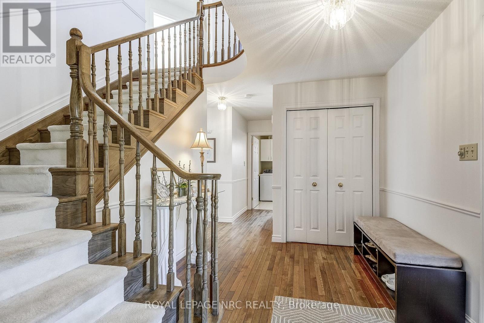 8 Hearth Court, Niagara-On-The-Lake, Ontario  L0S 1J0 - Photo 4 - X12746972