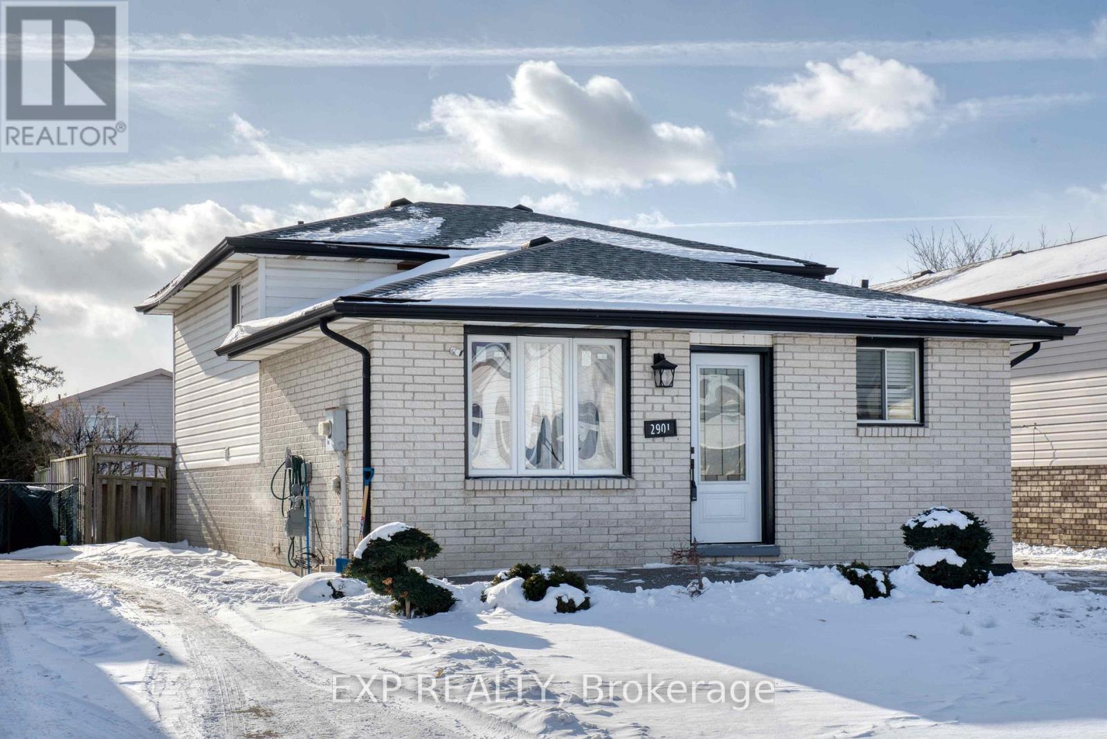 2901 Robillard Crescent, Windsor, Ontario  N8W 5L2 - Photo 3 - X12746960