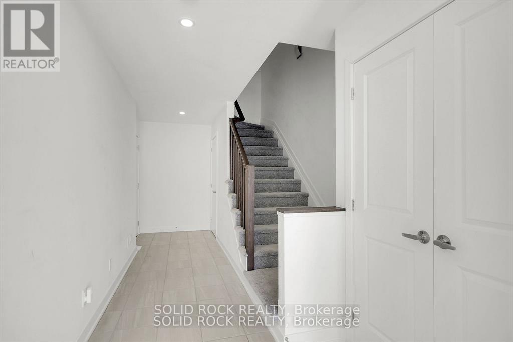 574 Tahoe Heights, Ottawa, Ontario  K1T 0X5 - Photo 4 - X12746978