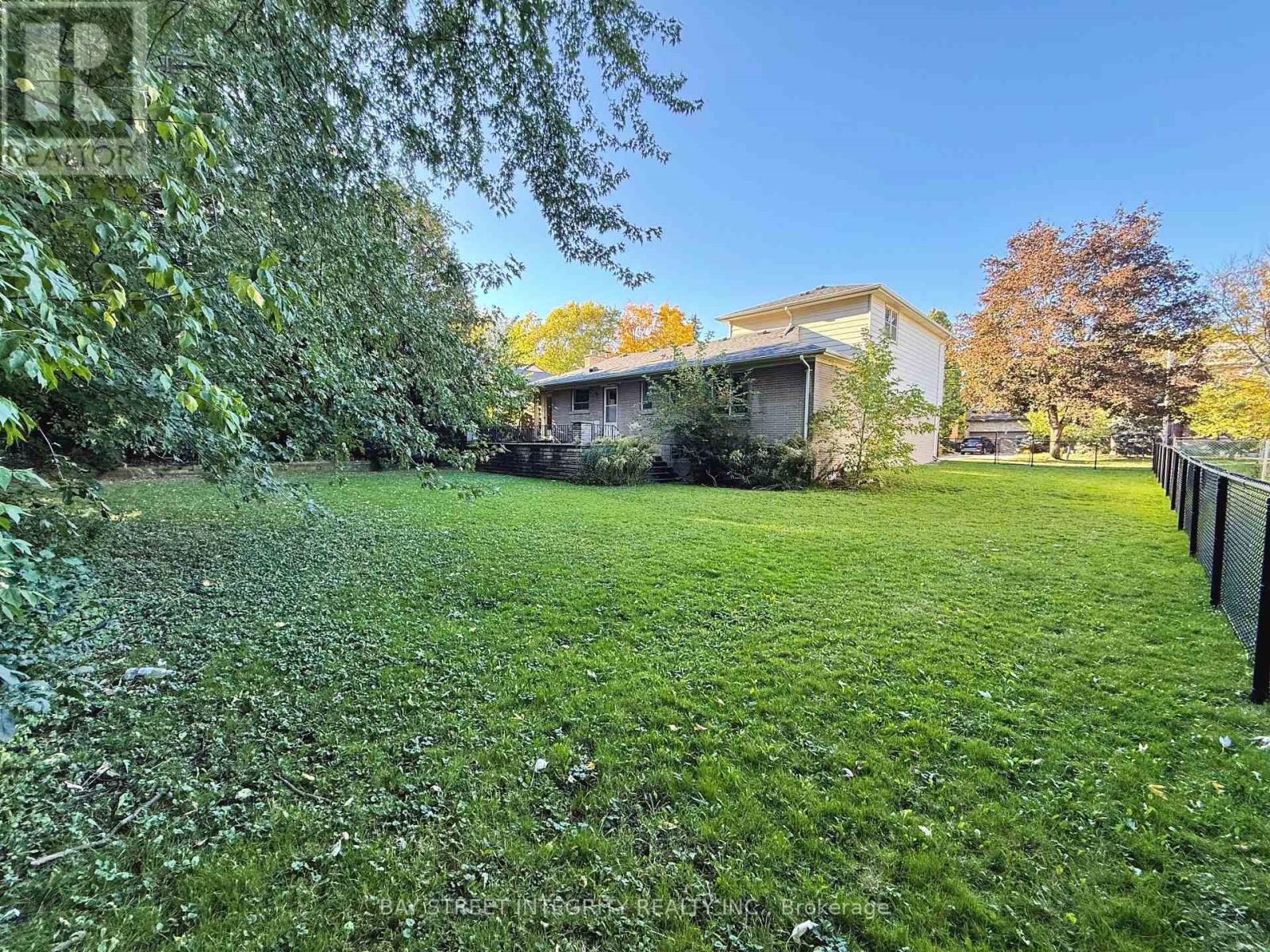 143 Munro Boulevard, Toronto, Ontario  M2P 1C9 - Photo 9 - C12747006