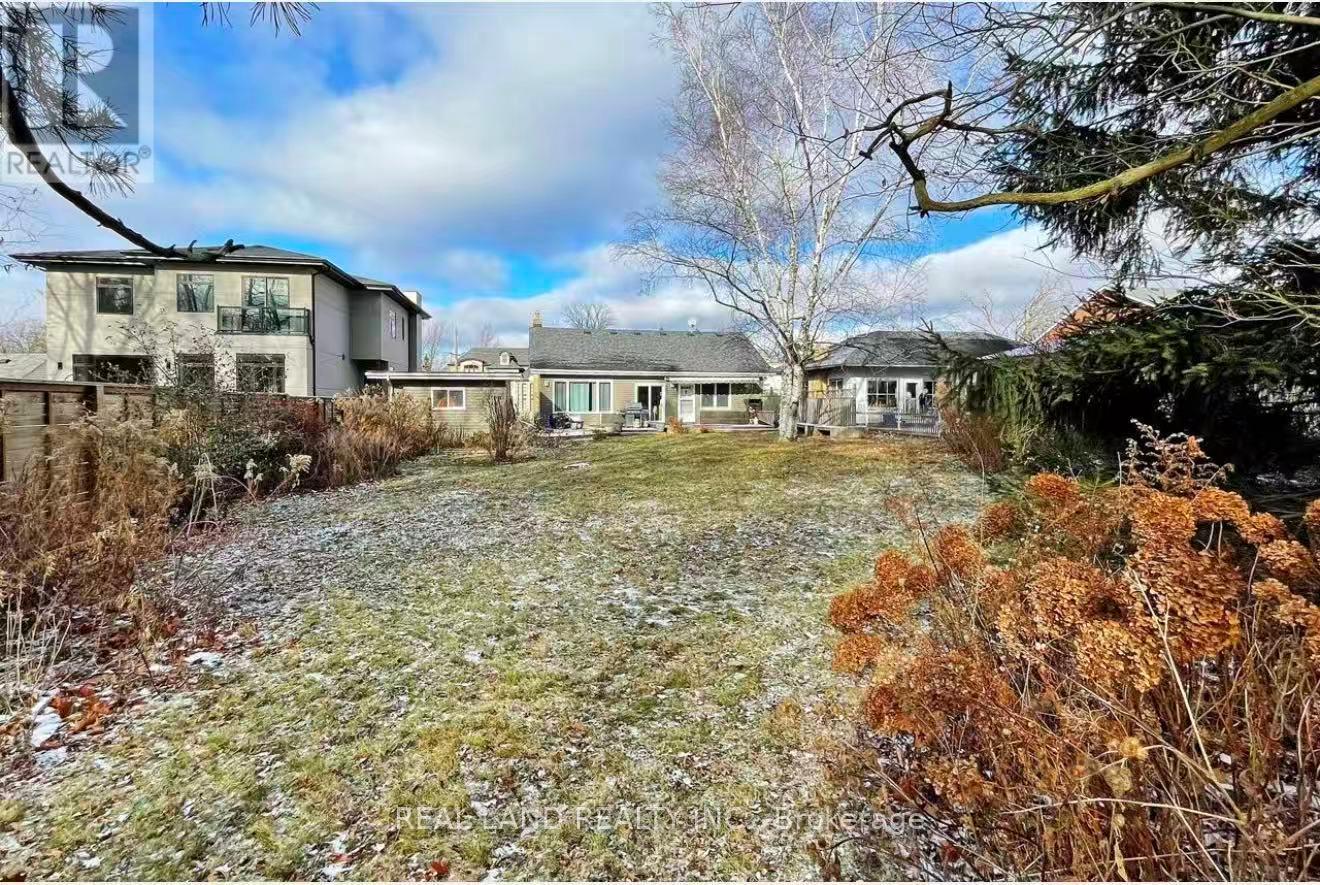 133 Hillview Road, Aurora, Ontario  L4G 2M6 - Photo 2 - N12746996