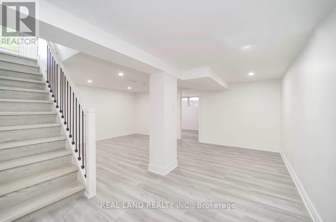 133 Hillview Road, Aurora, Ontario  L4G 2M6 - Photo 9 - N12746996