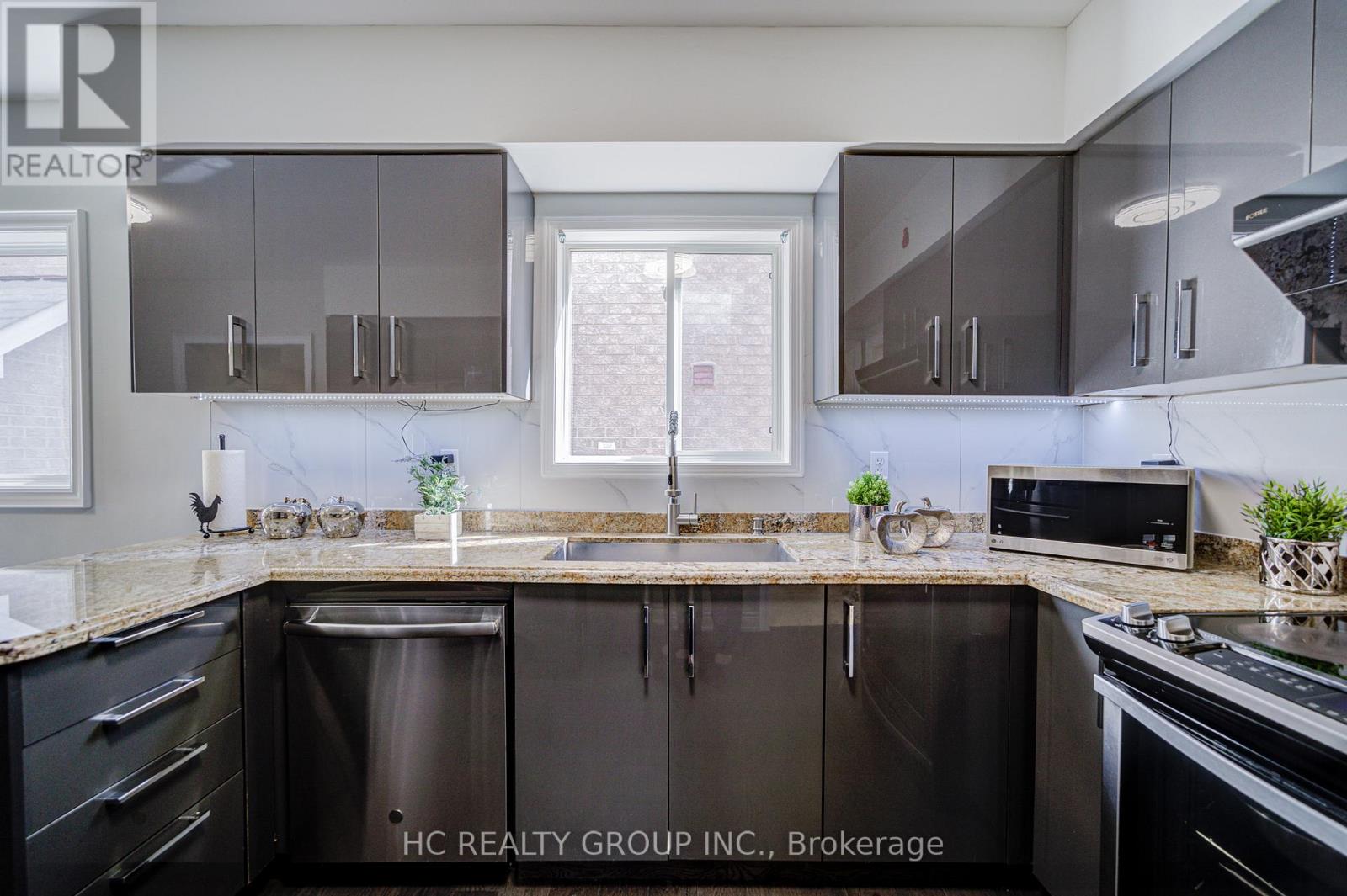 483 Menczel Crescent, Newmarket, Ontario  L3X 2P6 - Photo 12 - N12747014