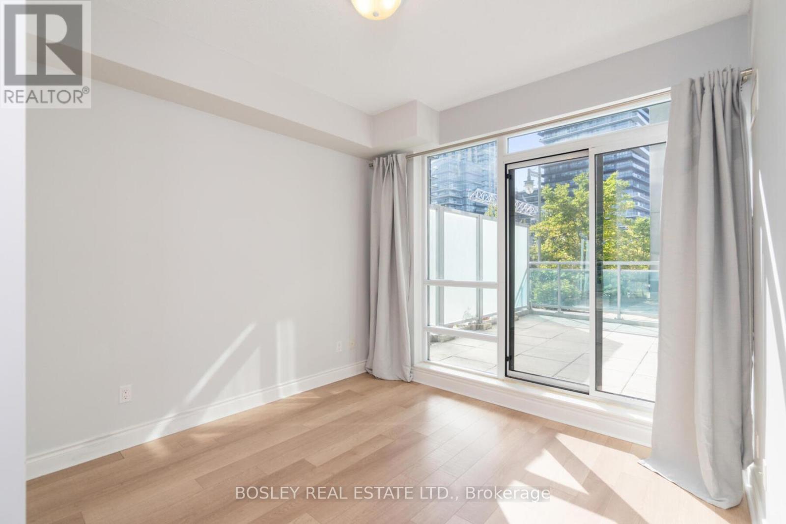 220 - 16 Brookers Lane, Toronto, Ontario  M8V 0A5 - Photo 7 - W12746998