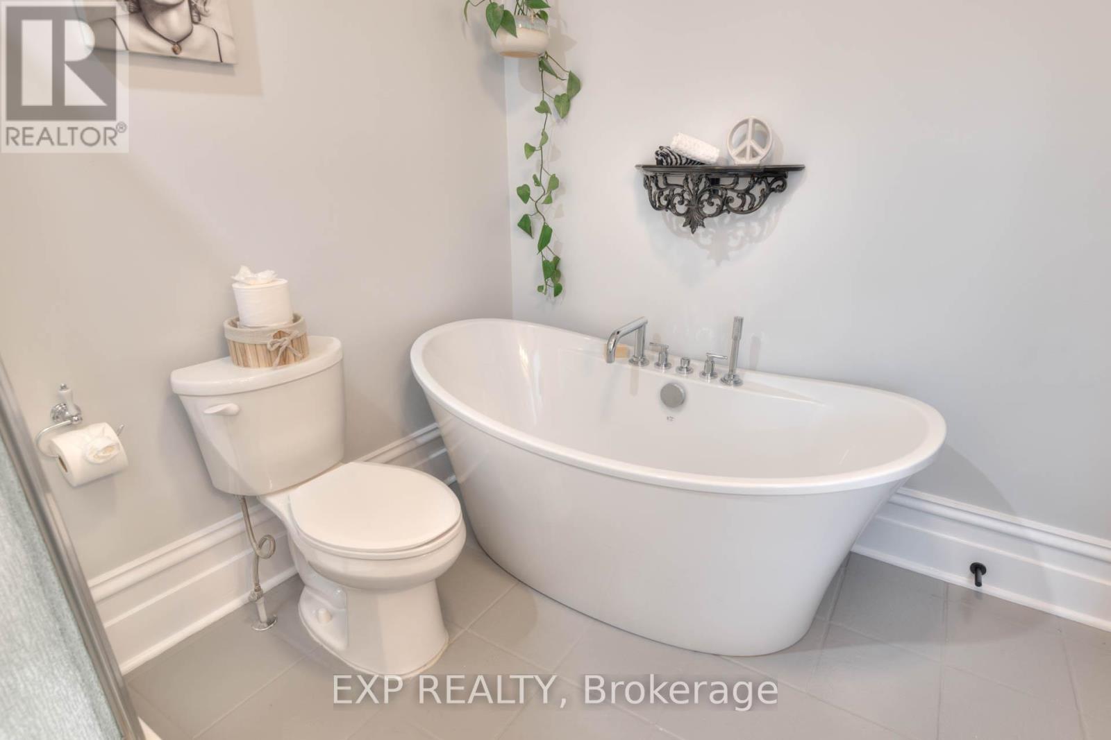 2027 Victoria Street, Howick, Ontario  N0G 1X0 - Photo 11 - X12747020