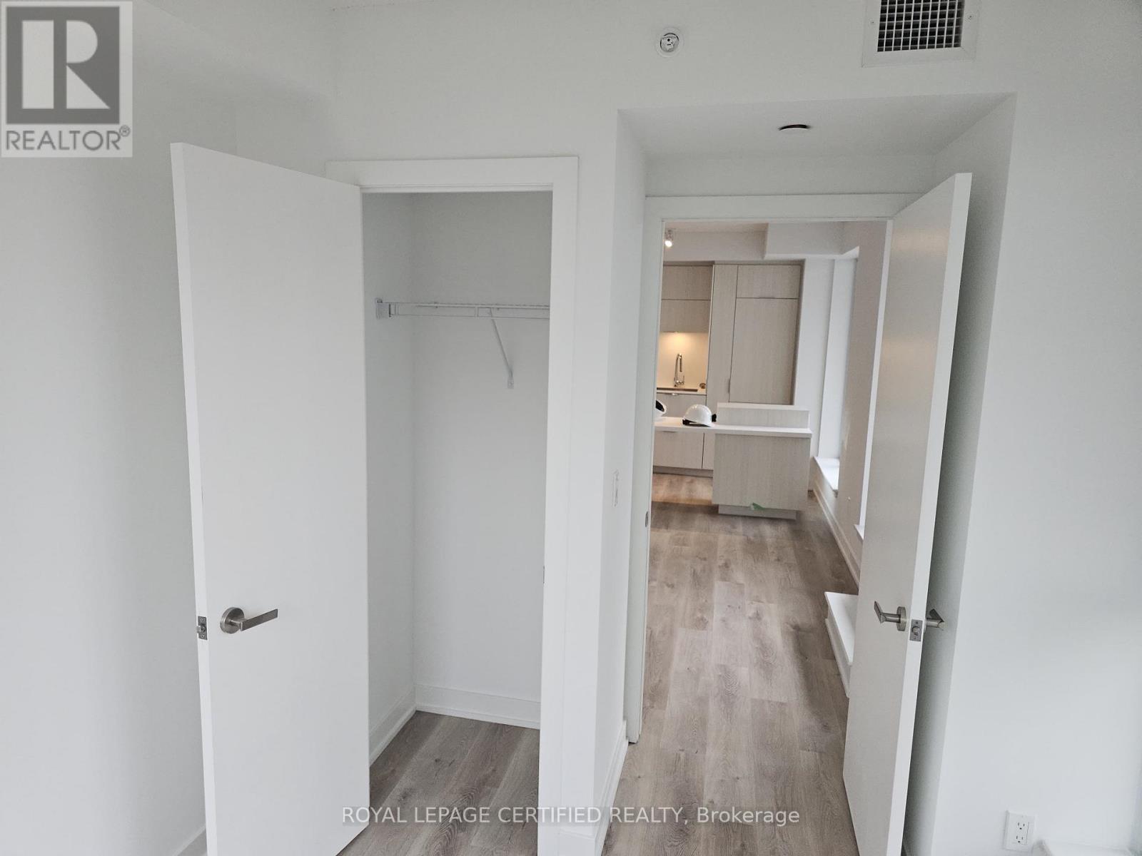 202 - 370 Martha Street E, Burlington, Ontario  L7R 2P7 - Photo 21 - W12741744