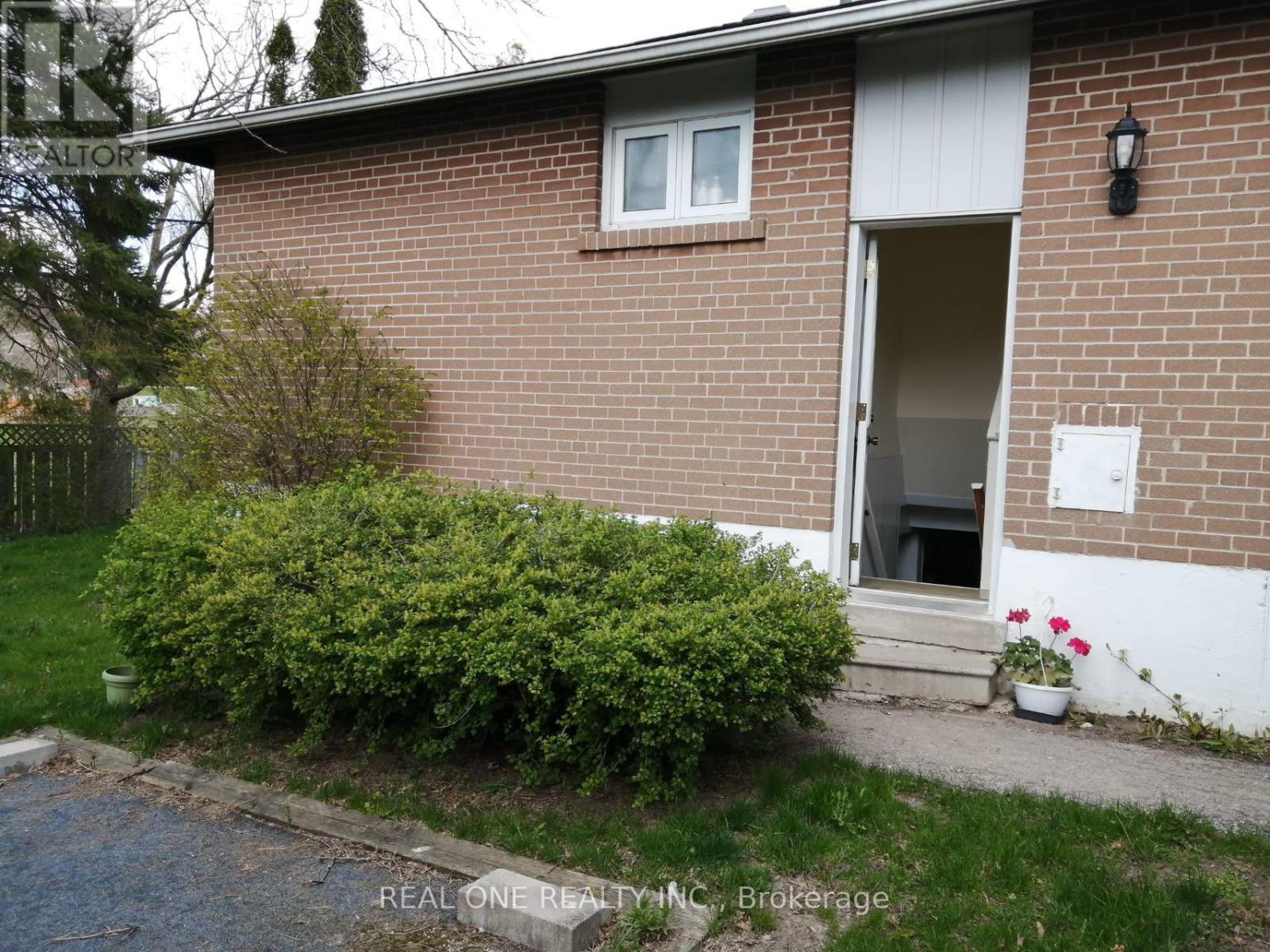 Lower - 3 Glentworth Road, Toronto, Ontario  M2J 2E4 - Photo 2 - C12747048