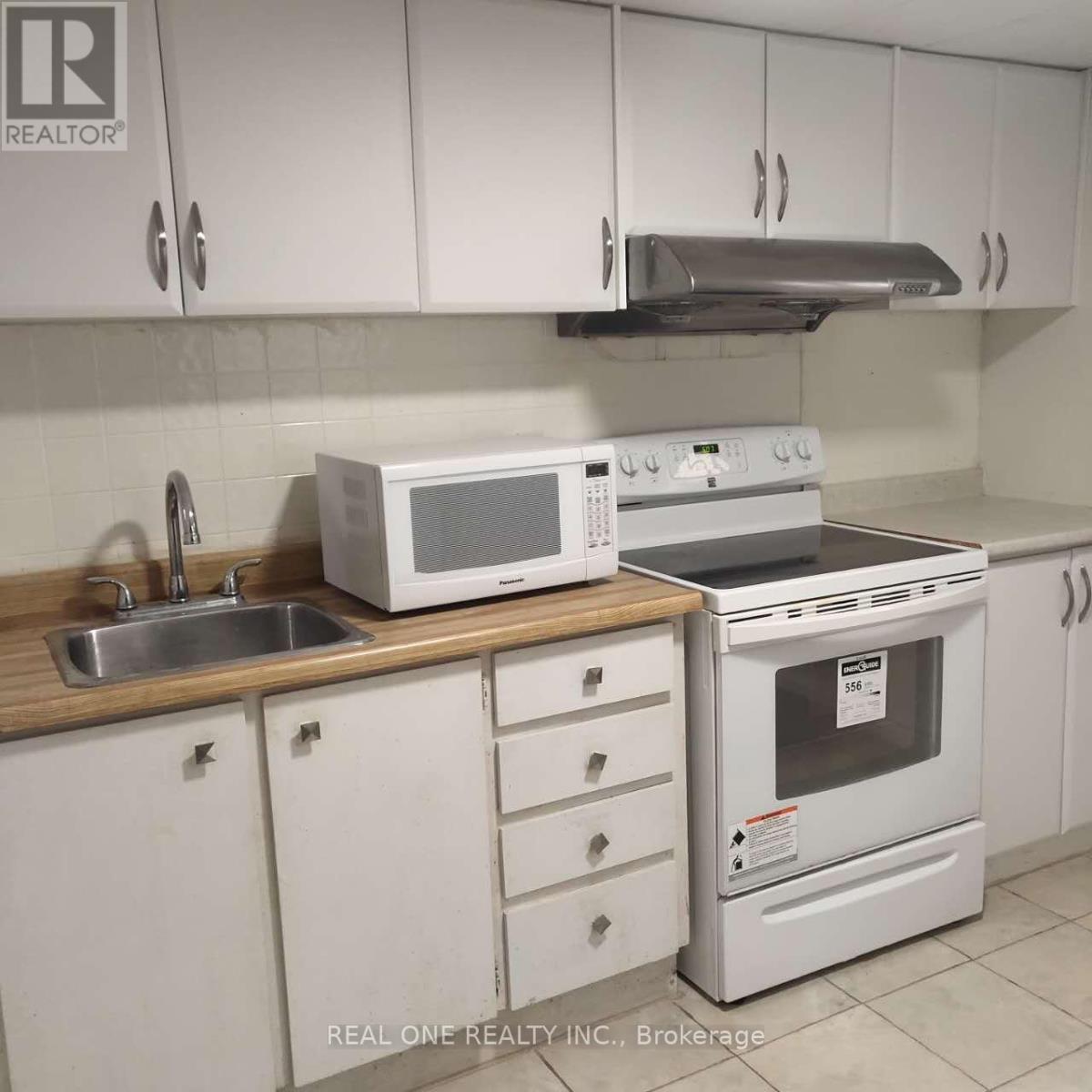 Lower - 3 Glentworth Road, Toronto, Ontario  M2J 2E4 - Photo 6 - C12747048