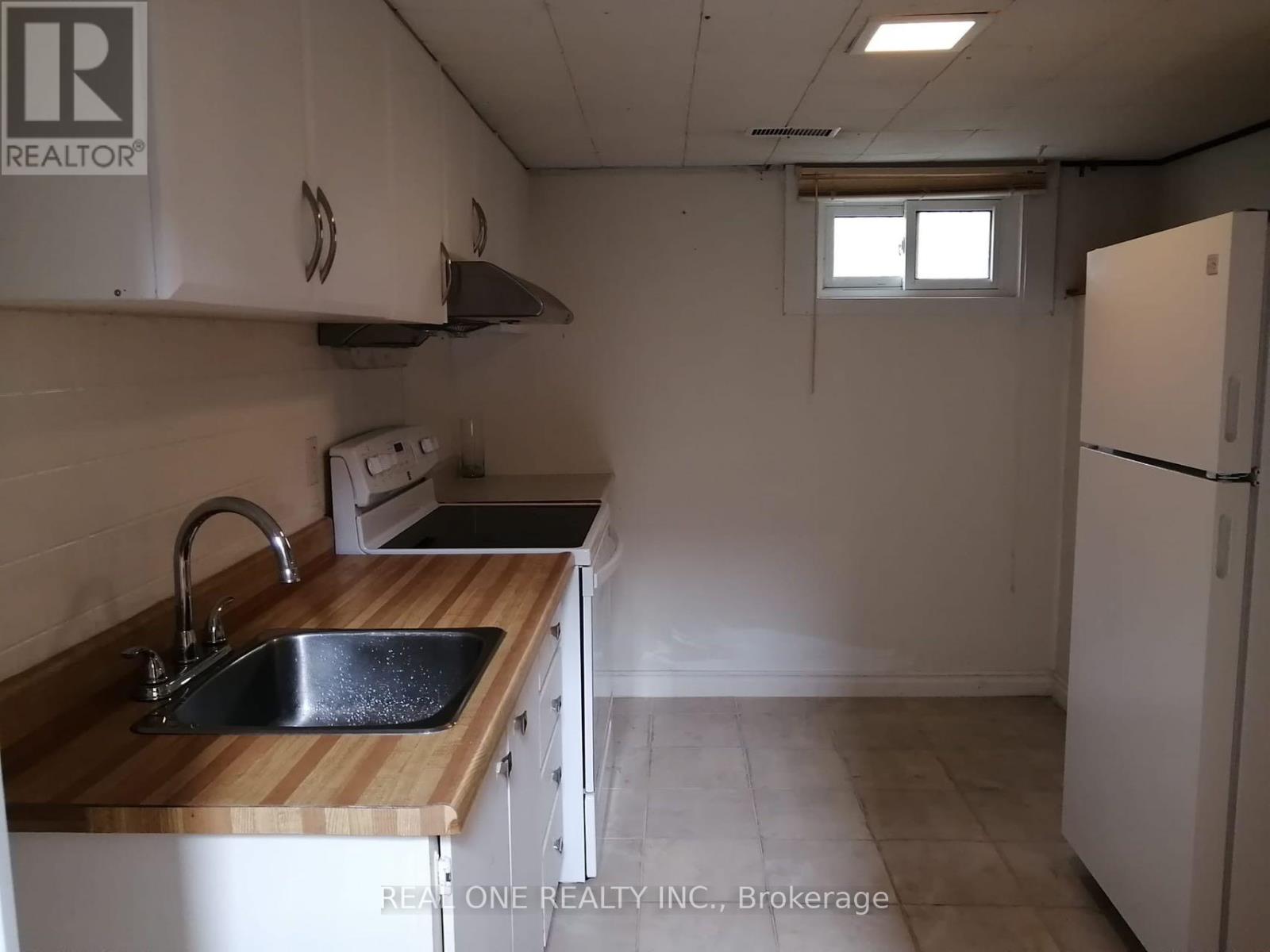 Lower - 3 Glentworth Road, Toronto, Ontario  M2J 2E4 - Photo 7 - C12747048