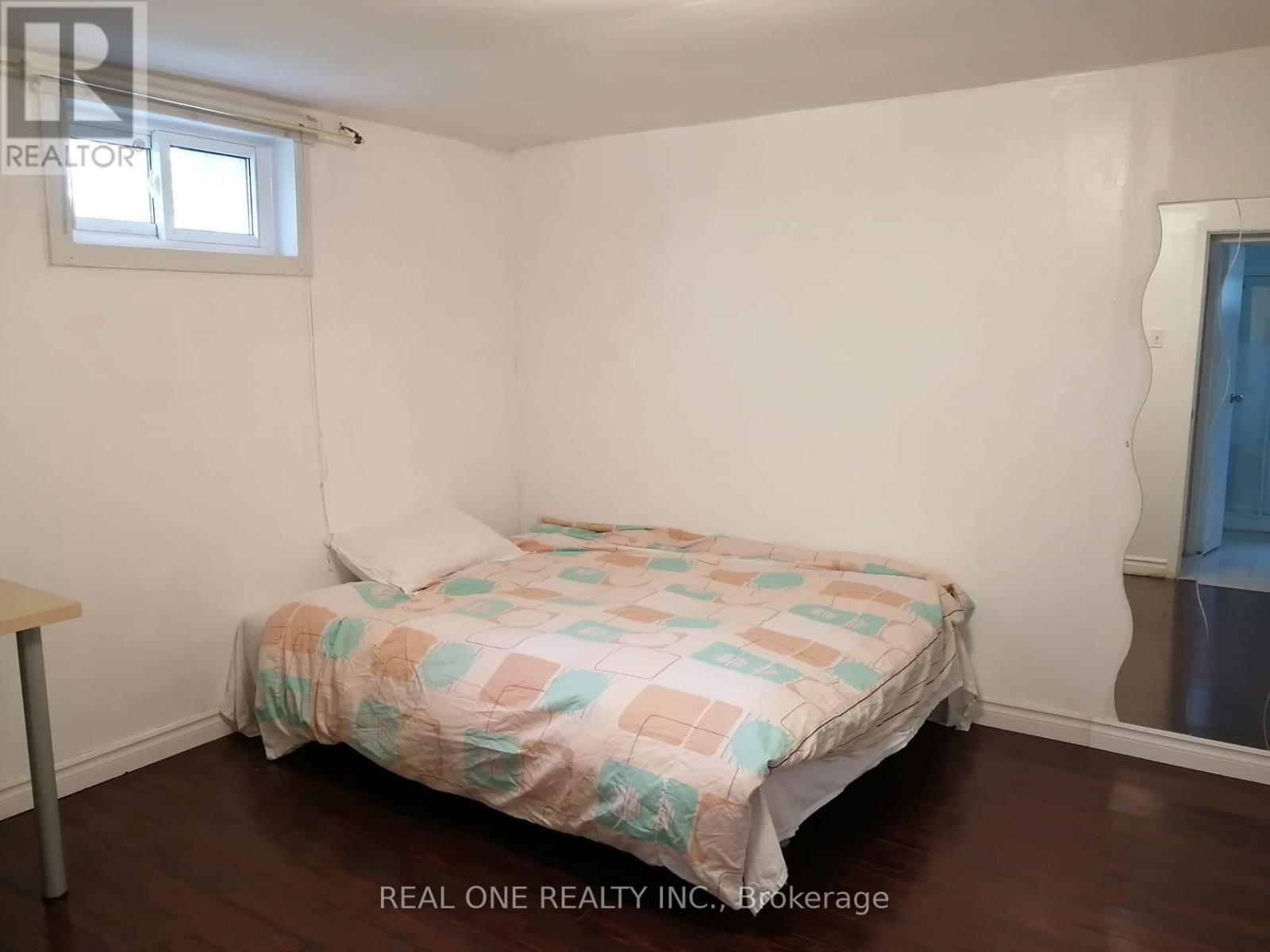 Lower - 3 Glentworth Road, Toronto, Ontario  M2J 2E4 - Photo 9 - C12747048