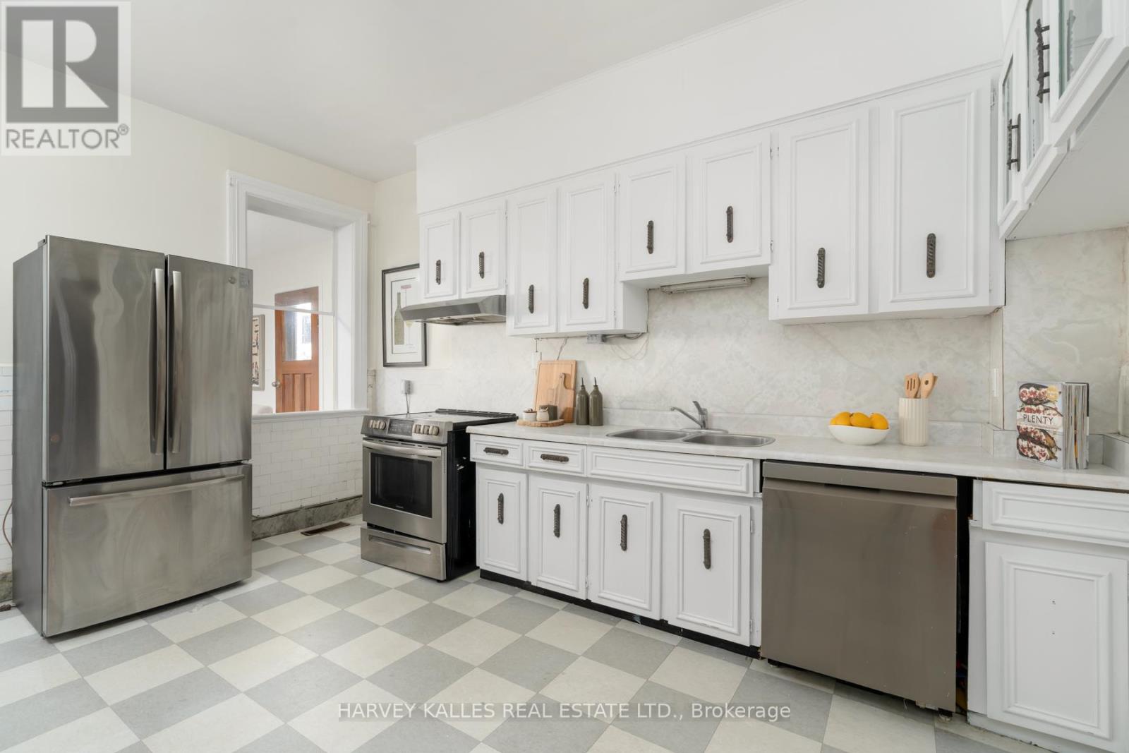 154 Gore Vale Avenue, Toronto, Ontario  M6J 2R6 - Photo 23 - C12747060