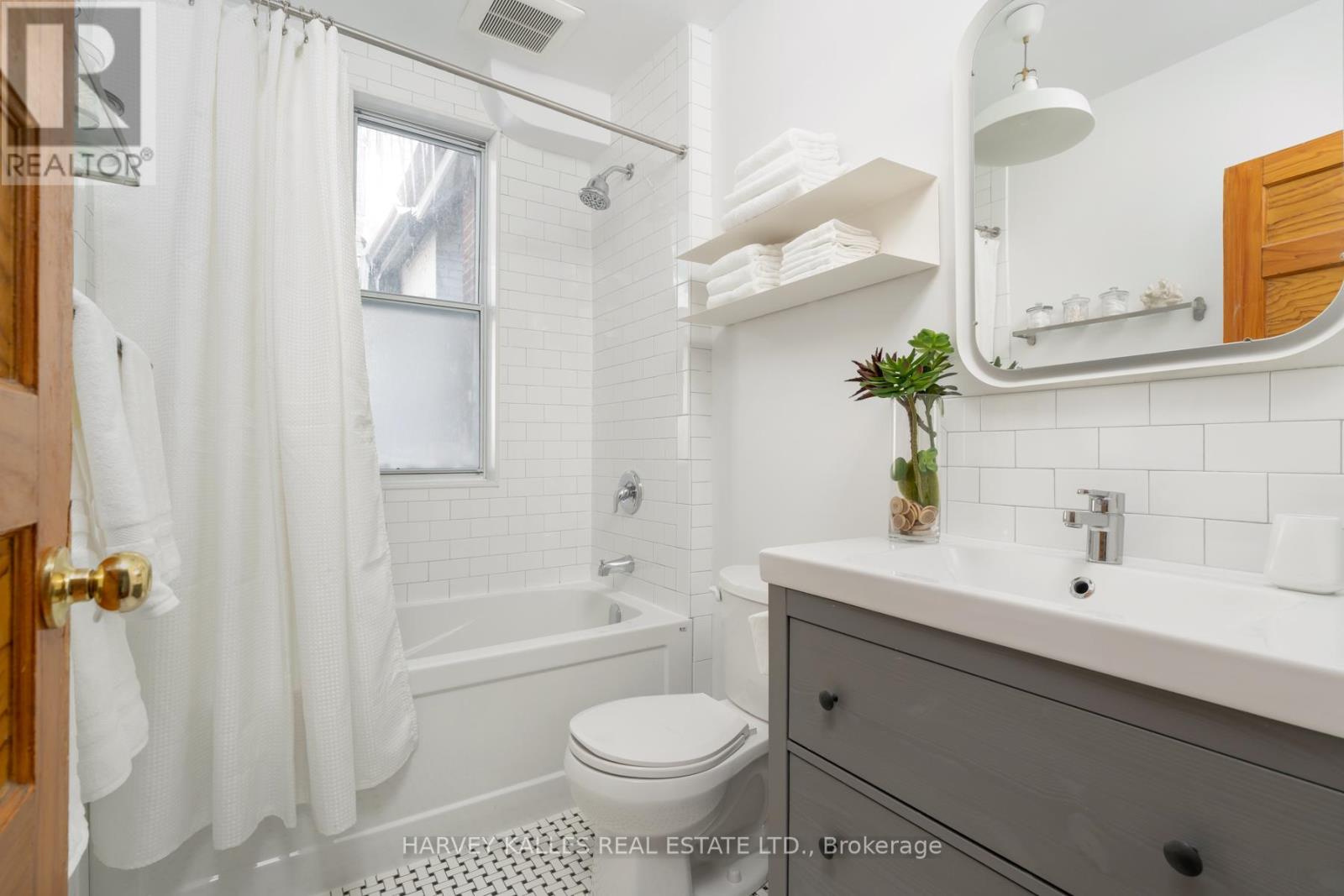 154 Gore Vale Avenue, Toronto, Ontario  M6J 2R6 - Photo 35 - C12747060