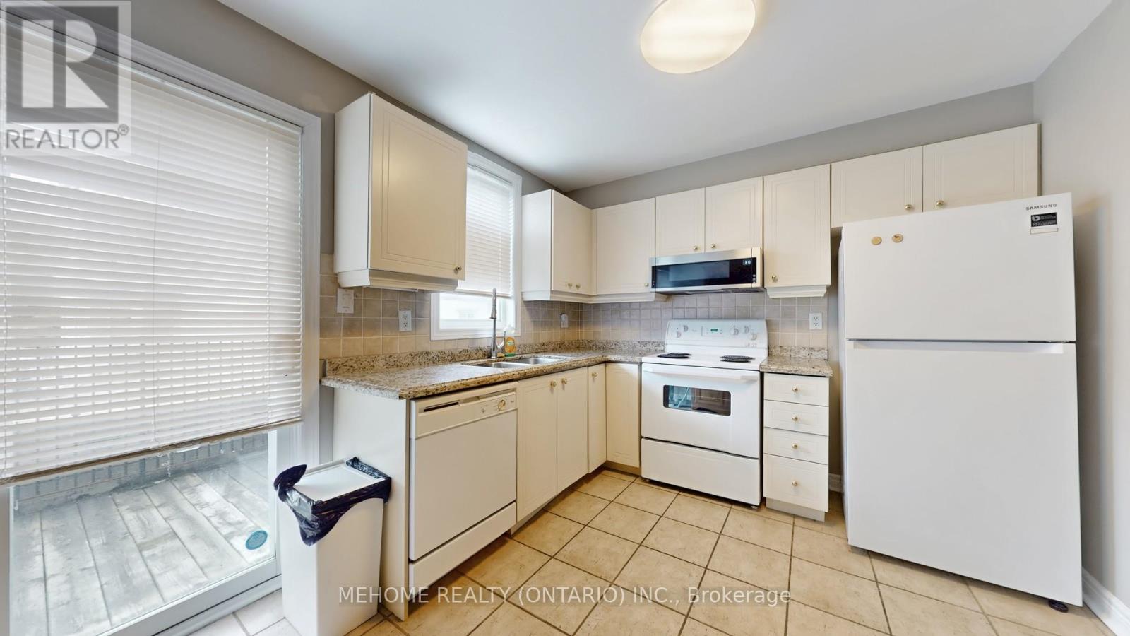 66j Finch Avenue W, Toronto, Ontario  M2N 7G1 - Photo 11 - C12747066