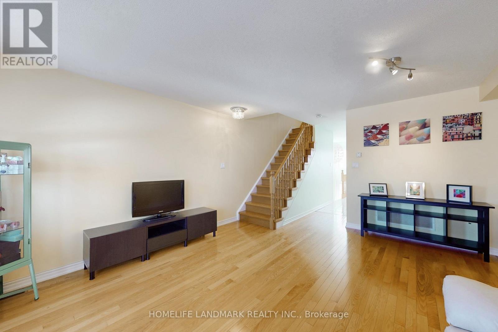 323 Caboto Trail, Markham, Ontario  L3R 1L2 - Photo 3 - N12747040