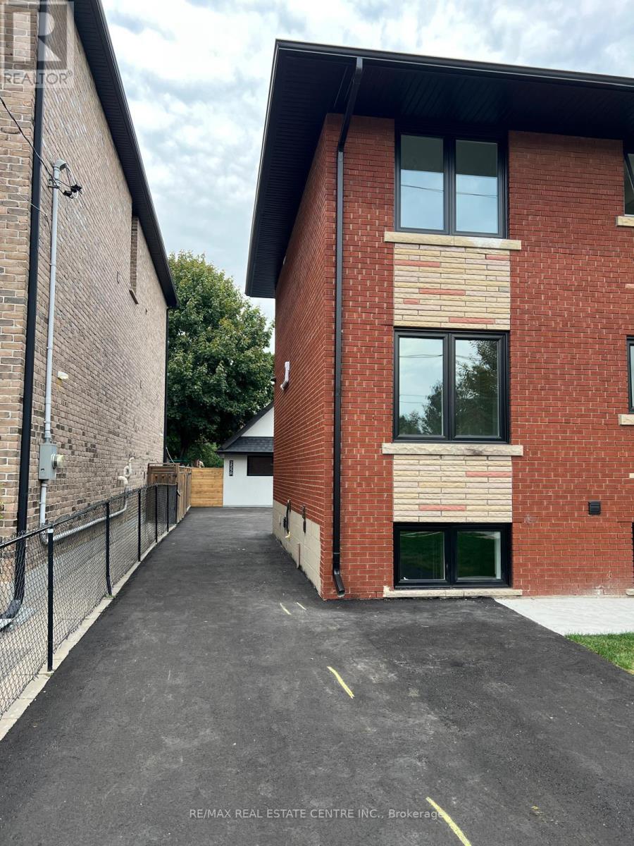 255 Gamma Street, Toronto, Ontario  M8W 4G9 - Photo 13 - W12747044