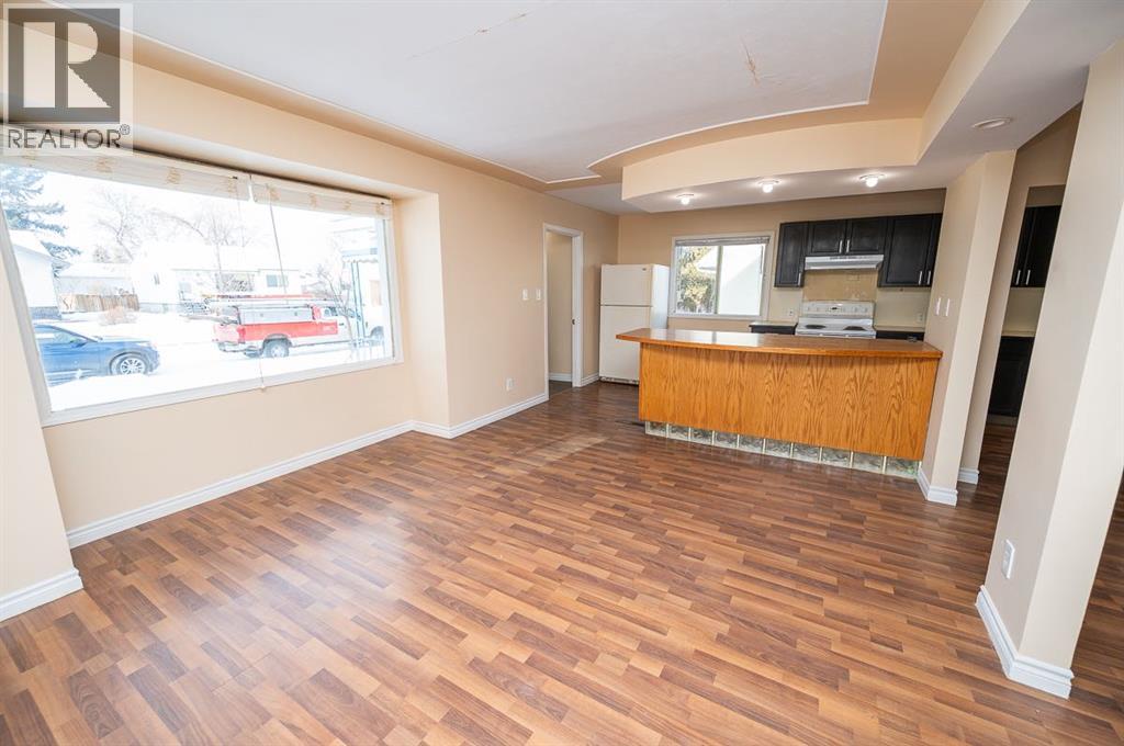 5811 43 Avenue, Red Deer, Alberta  T4N 3E5 - Photo 2 - A2281669