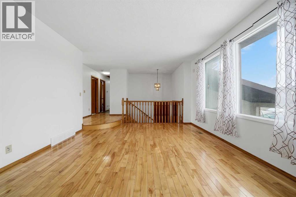 32 Huget Crescent, Red Deer, Alberta  T4N 6P4 - Photo 7 - A2279765