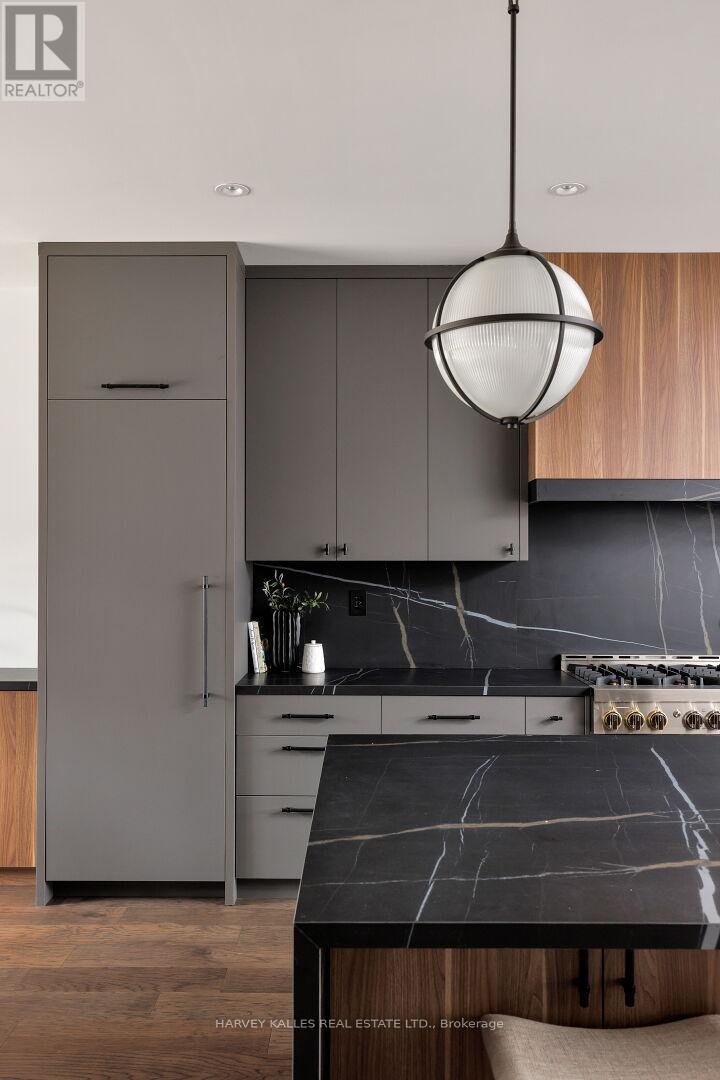 498 Roxton Road, Toronto, Ontario  M6G 3R4 - Photo 15 - C12747068