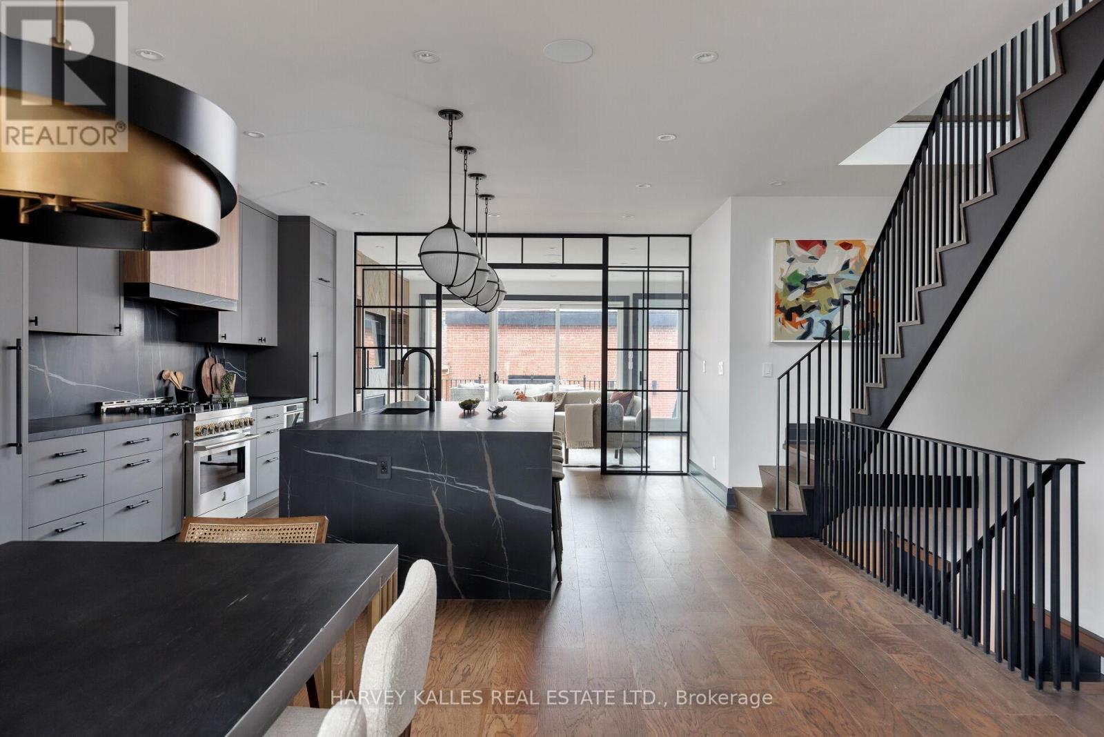 498 Roxton Road, Toronto, Ontario  M6G 3R4 - Photo 9 - C12747068