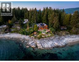 5871 SUNSHINE COAST HIGHWAY, Sechelt, British Columbia