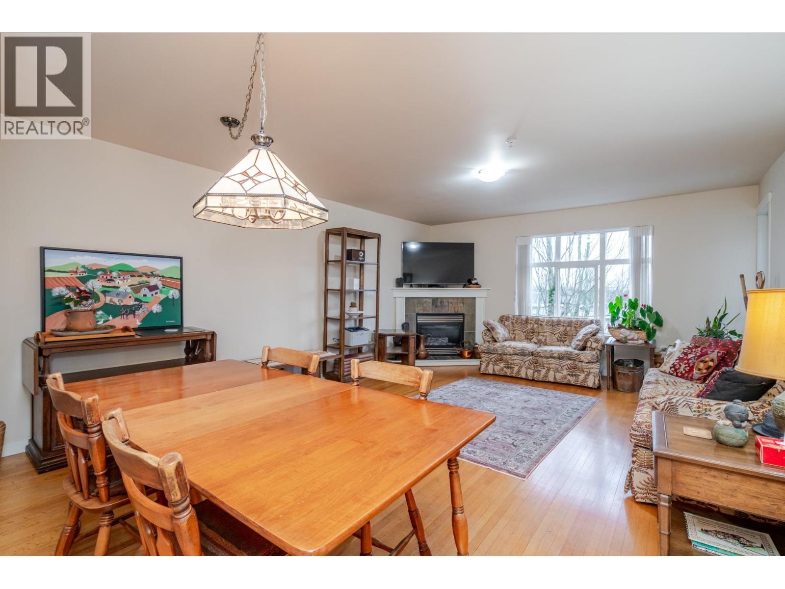 Listing Picture 8 of 38 : 304 4272 ALBERT STREET, Burnaby / 本拿比 - 魯藝地產 Yvonne Lu Group - MLS Medallion Club Member