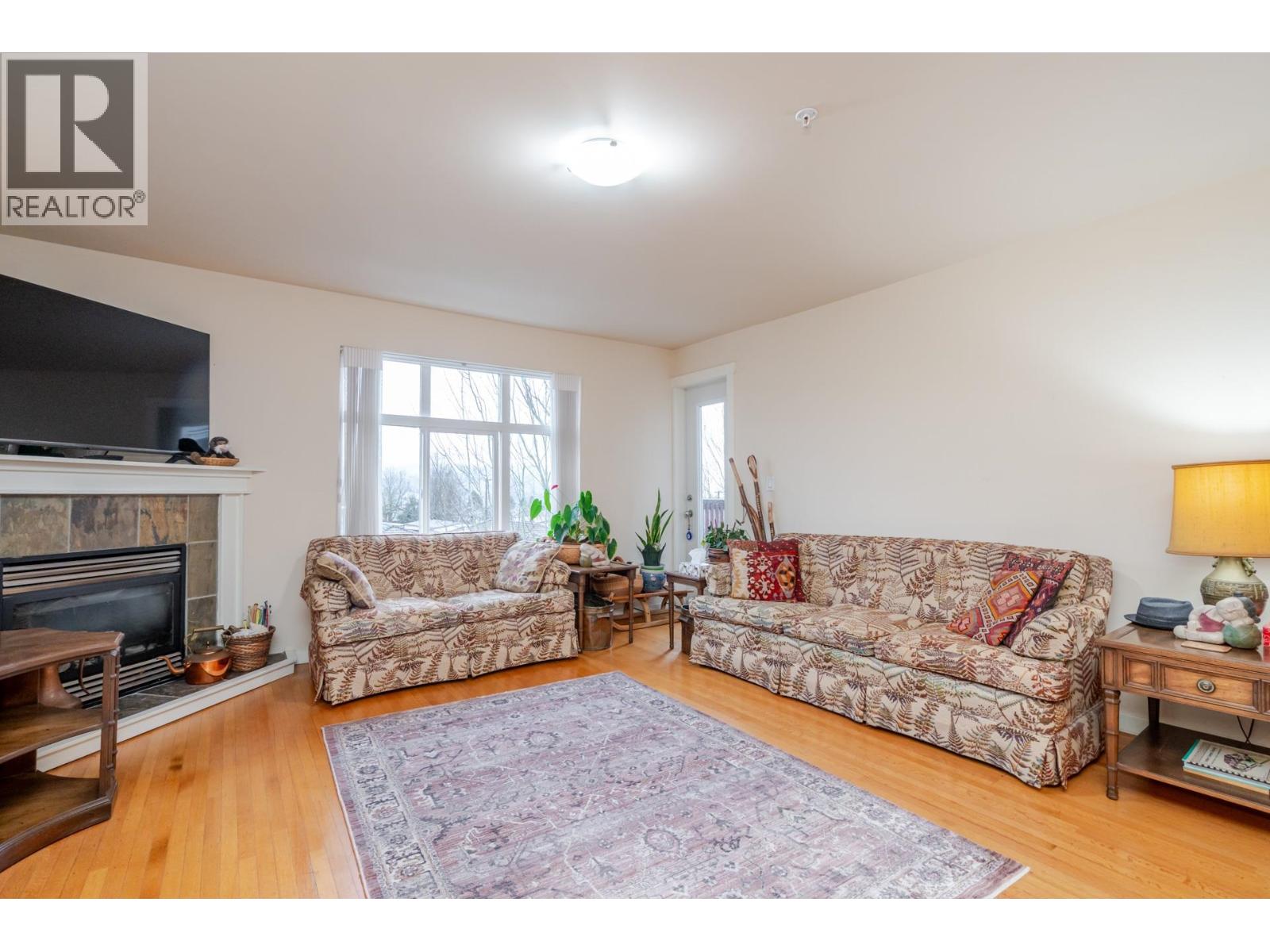 Listing Picture 16 of 38 : 304 4272 ALBERT STREET, Burnaby / 本拿比 - 魯藝地產 Yvonne Lu Group - MLS Medallion Club Member