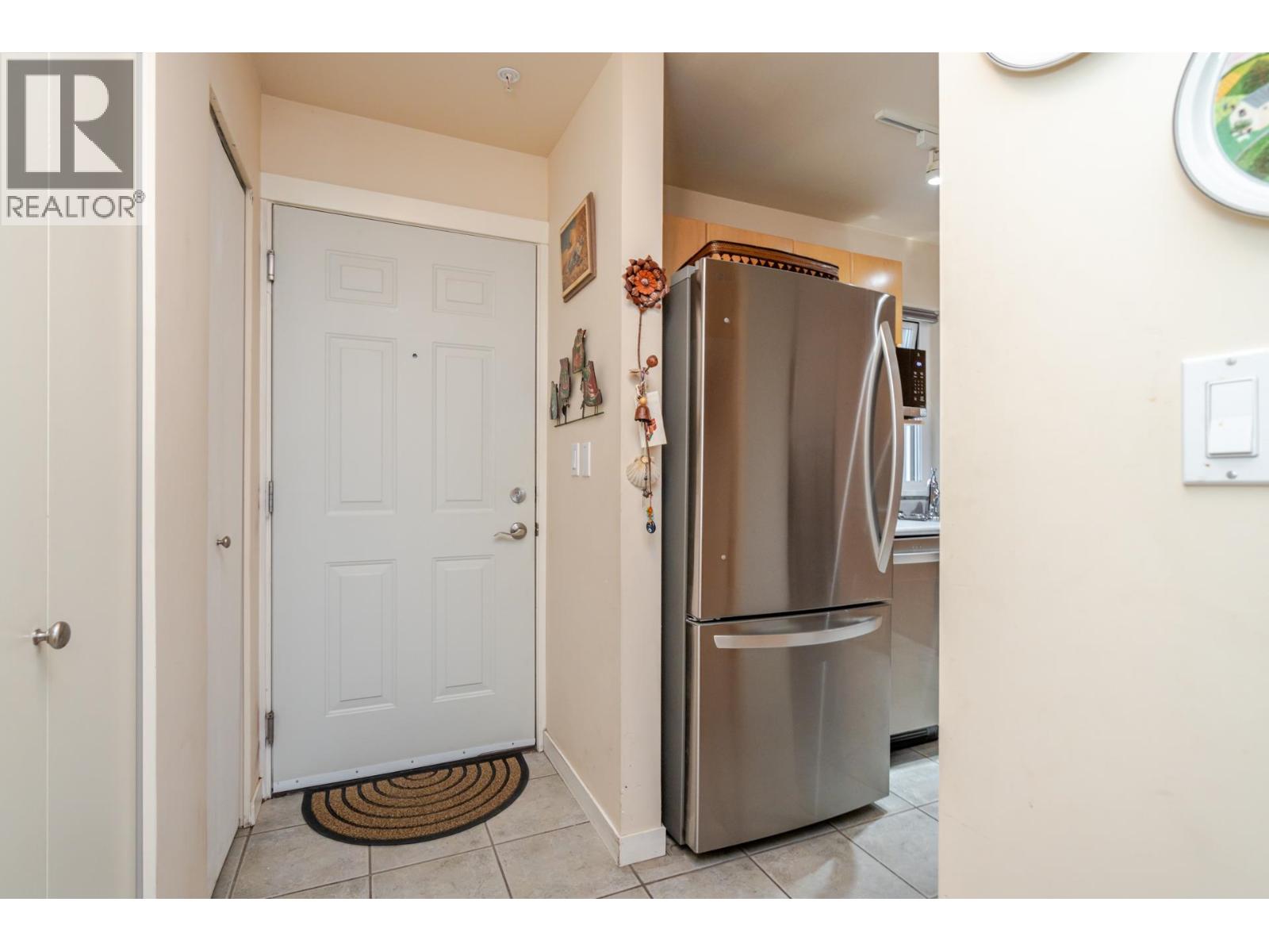 Listing Picture 9 of 38 : 304 4272 ALBERT STREET, Burnaby / 本拿比 - 魯藝地產 Yvonne Lu Group - MLS Medallion Club Member