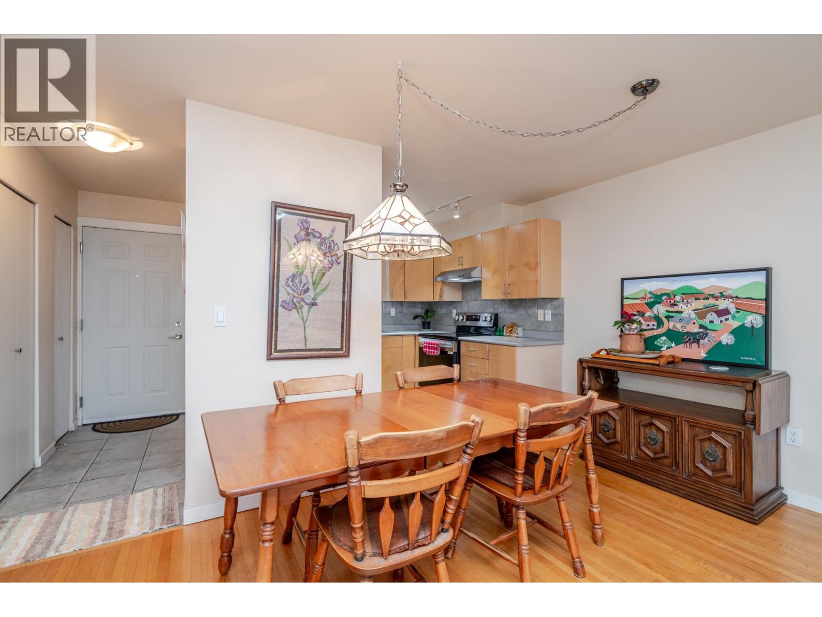 Listing Picture 12 of 38 : 304 4272 ALBERT STREET, Burnaby / 本拿比 - 魯藝地產 Yvonne Lu Group - MLS Medallion Club Member