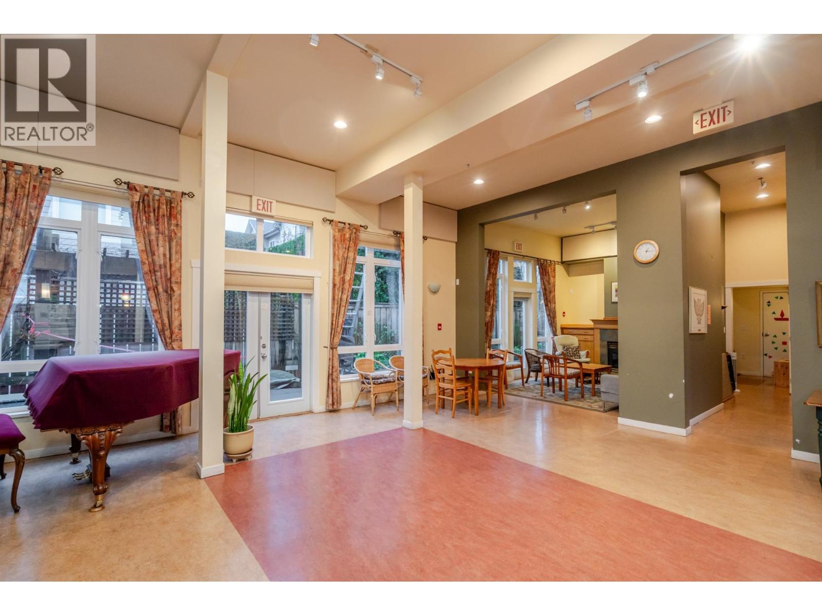 Listing Picture 33 of 38 : 304 4272 ALBERT STREET, Burnaby / 本拿比 - 魯藝地產 Yvonne Lu Group - MLS Medallion Club Member