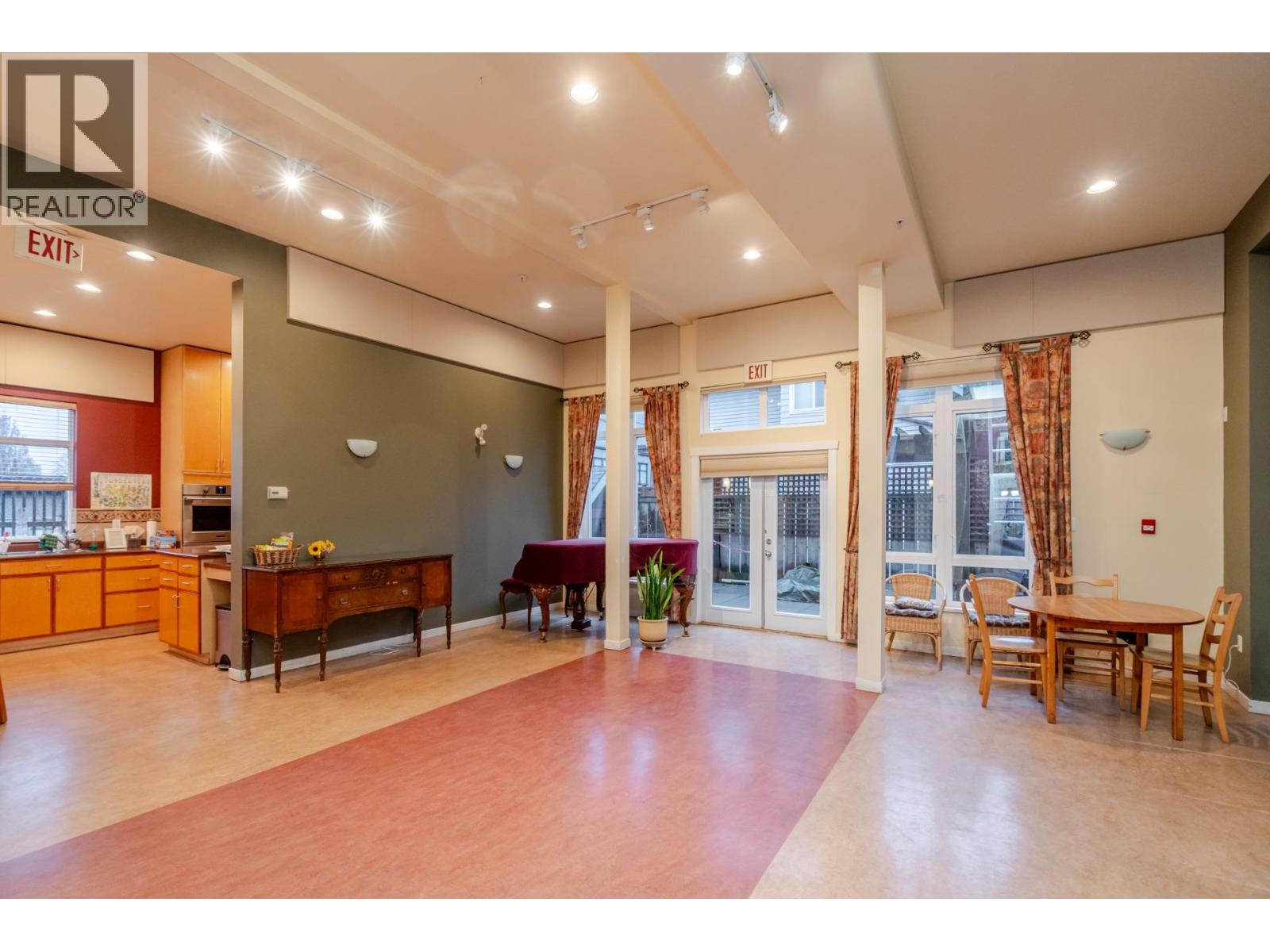 Listing Picture 31 of 38 : 304 4272 ALBERT STREET, Burnaby / 本拿比 - 魯藝地產 Yvonne Lu Group - MLS Medallion Club Member