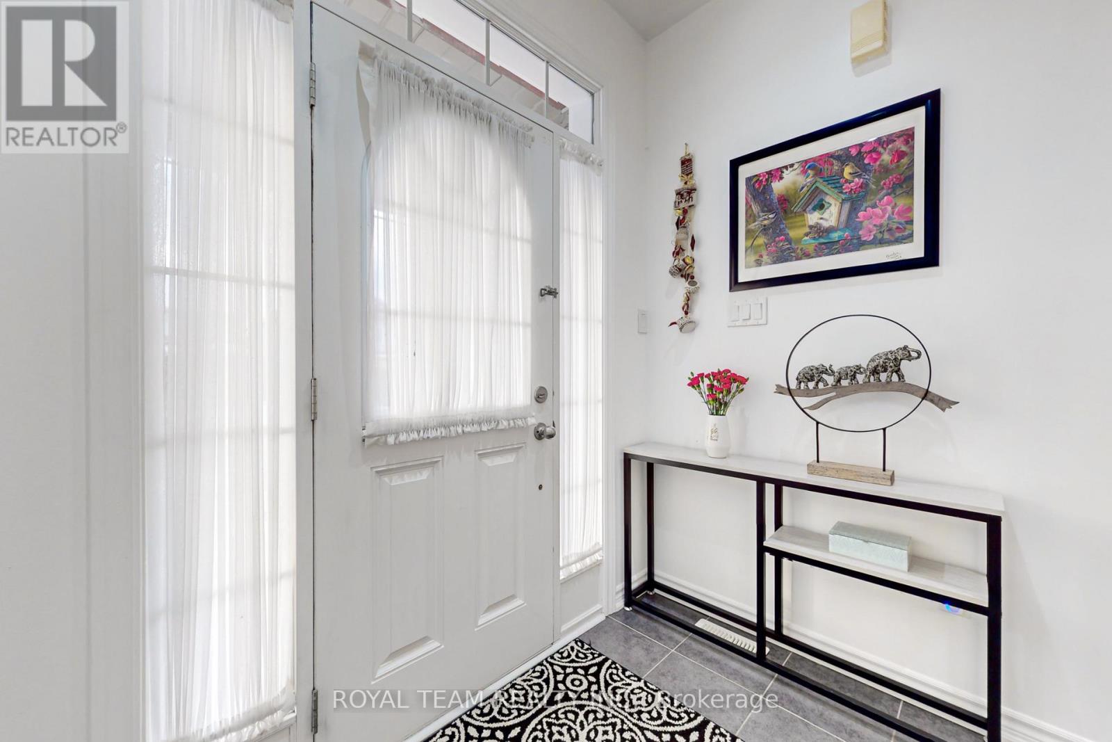 61 Lampkin Street, Georgina, Ontario  L0E 1R0 - Photo 3 - N12747104