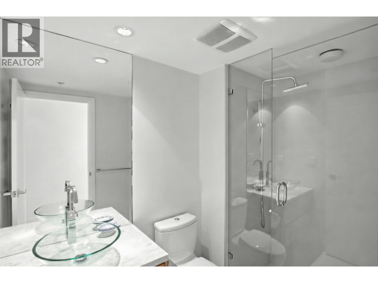 Listing Picture 16 of 27 : 305 8 SMITHE MEWS, Vancouver / 溫哥華 - 魯藝地產 Yvonne Lu Group - MLS Medallion Club Member