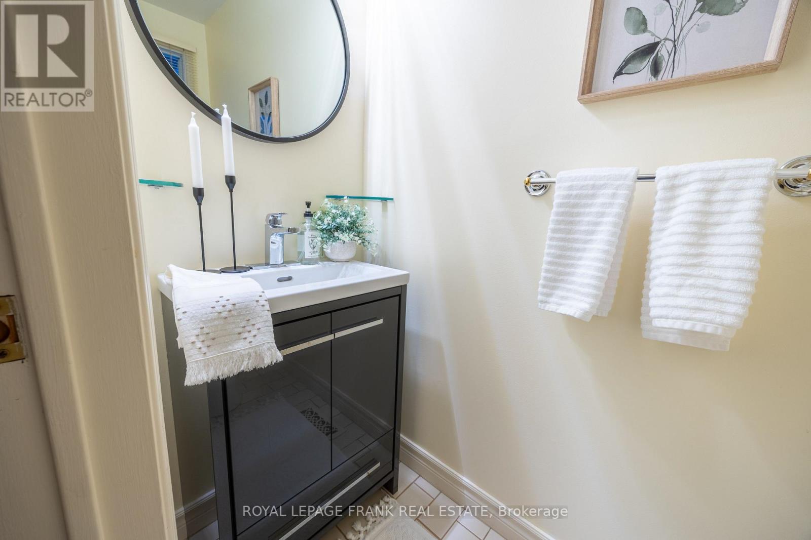 23 - 385 The East Mall, Toronto, Ontario  M9B 6J4 - Photo 4 - W12747106