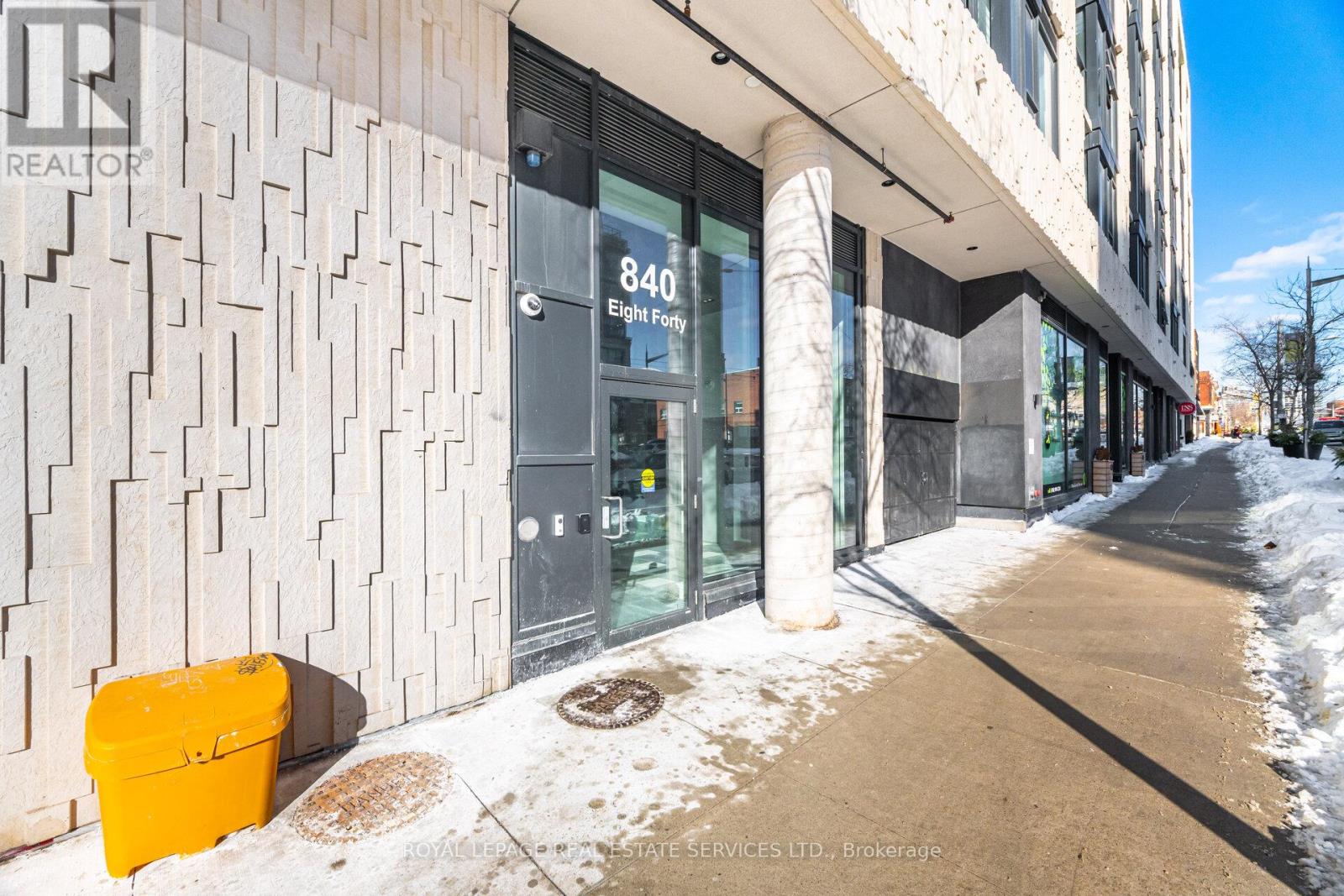 406 - 840 St Clair Avenue W, Toronto, Ontario  M6C 0A4 - Photo 2 - C12747142