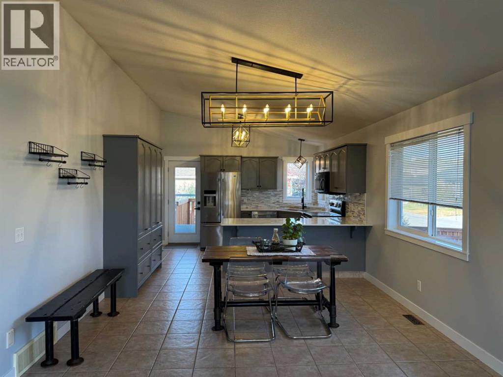 1112 2 Street Ne, Sundre, Alberta  T0M 1X0 - Photo 5 - A2256847