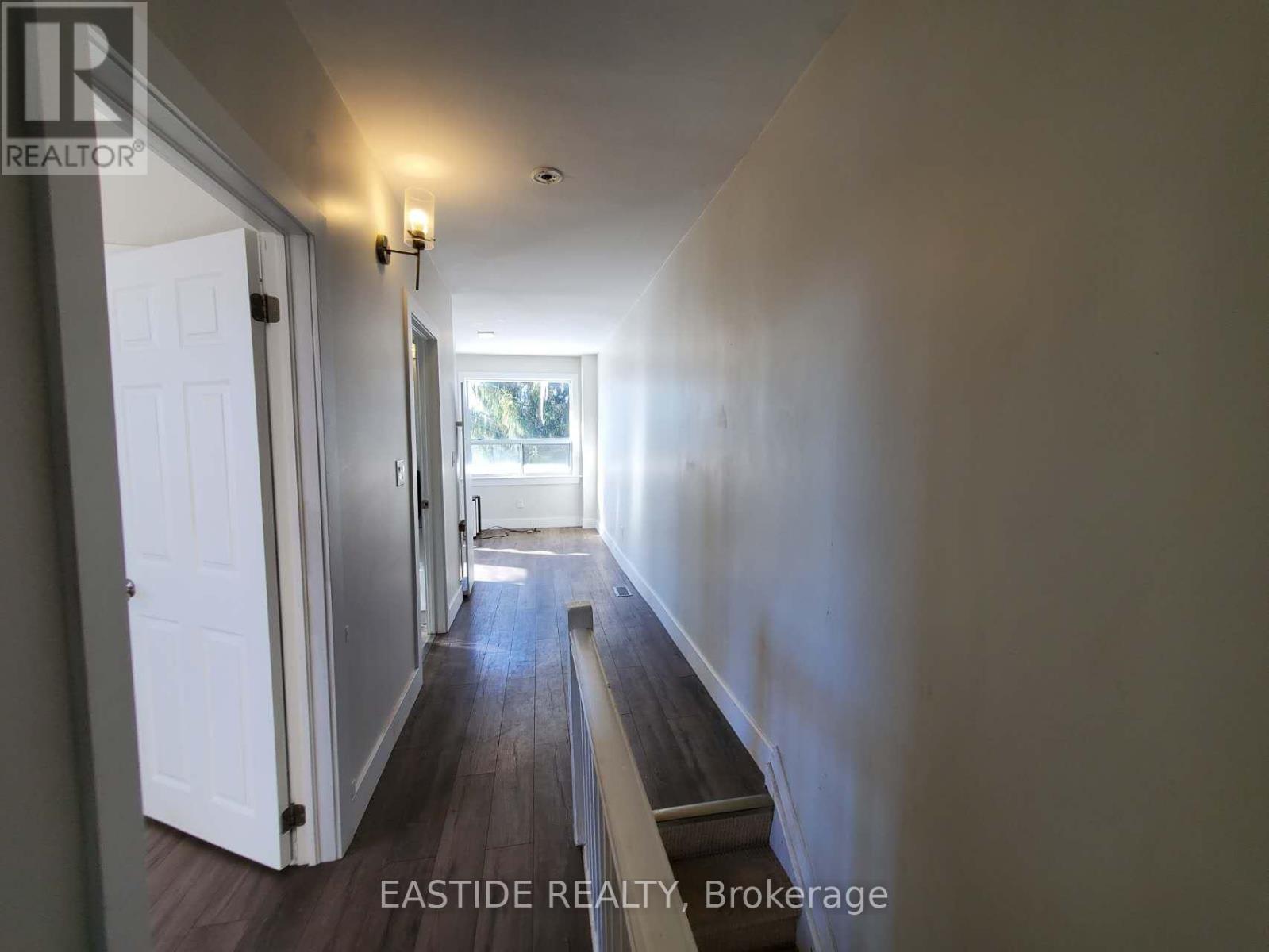 Upper - 212 Monarch Park Avenue, Toronto, Ontario  M4J 4S1 - Photo 4 - E12747148