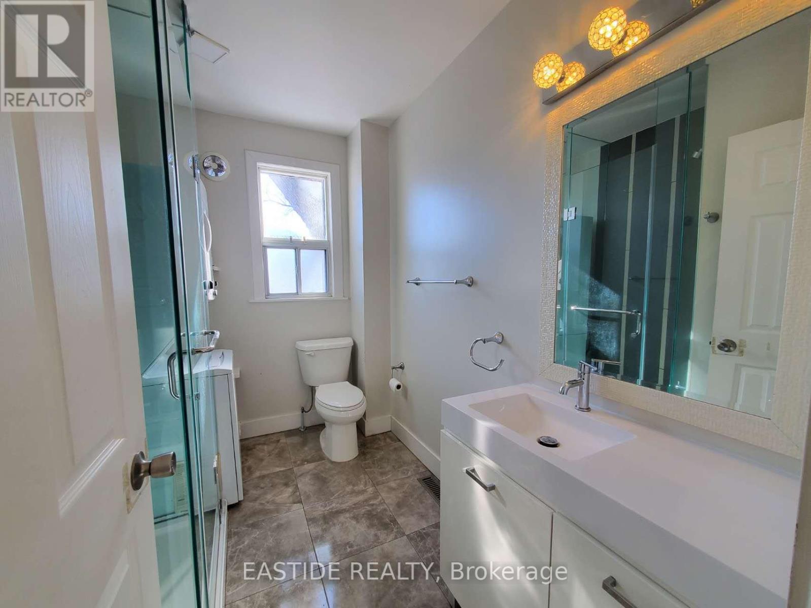 Upper - 212 Monarch Park Avenue, Toronto, Ontario  M4J 4S1 - Photo 7 - E12747148