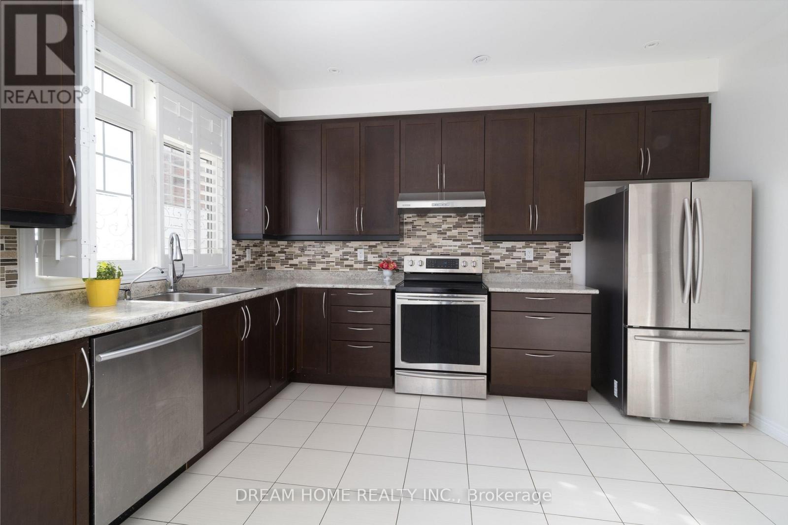 31 Dundas Way, Markham, Ontario  L6E 0R7 - Photo 3 - N12747130