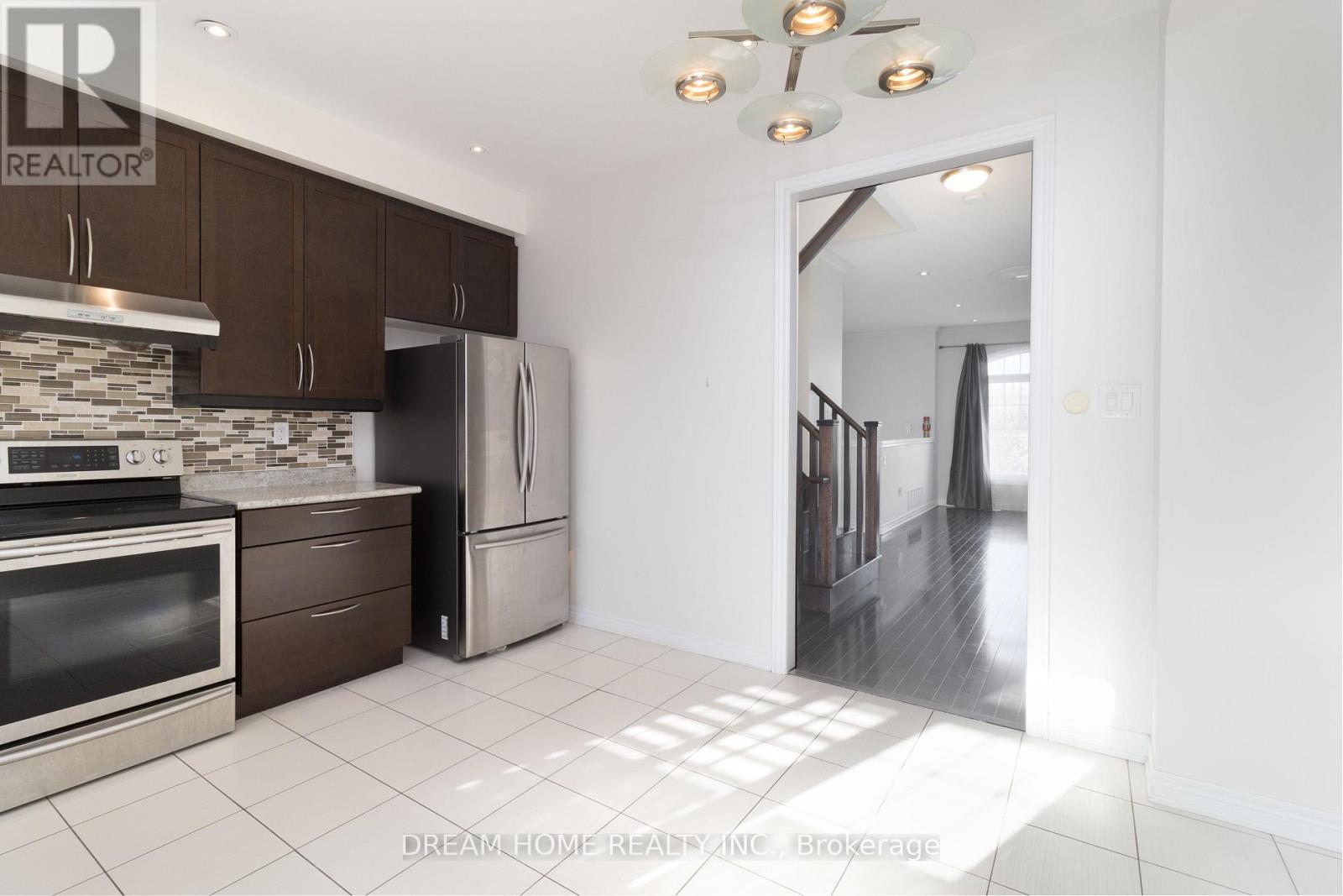 31 Dundas Way, Markham, Ontario  L6E 0R7 - Photo 4 - N12747130