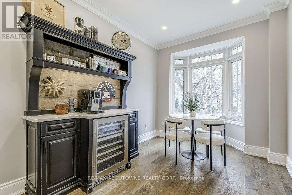 21 Chisholm Street, Oakville, Ontario  L6K 3W2 - Photo 5 - W12747126