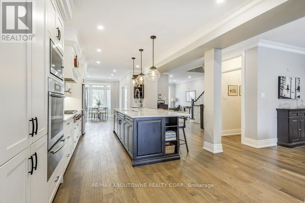 21 Chisholm Street, Oakville, Ontario  L6K 3W2 - Photo 6 - W12747126