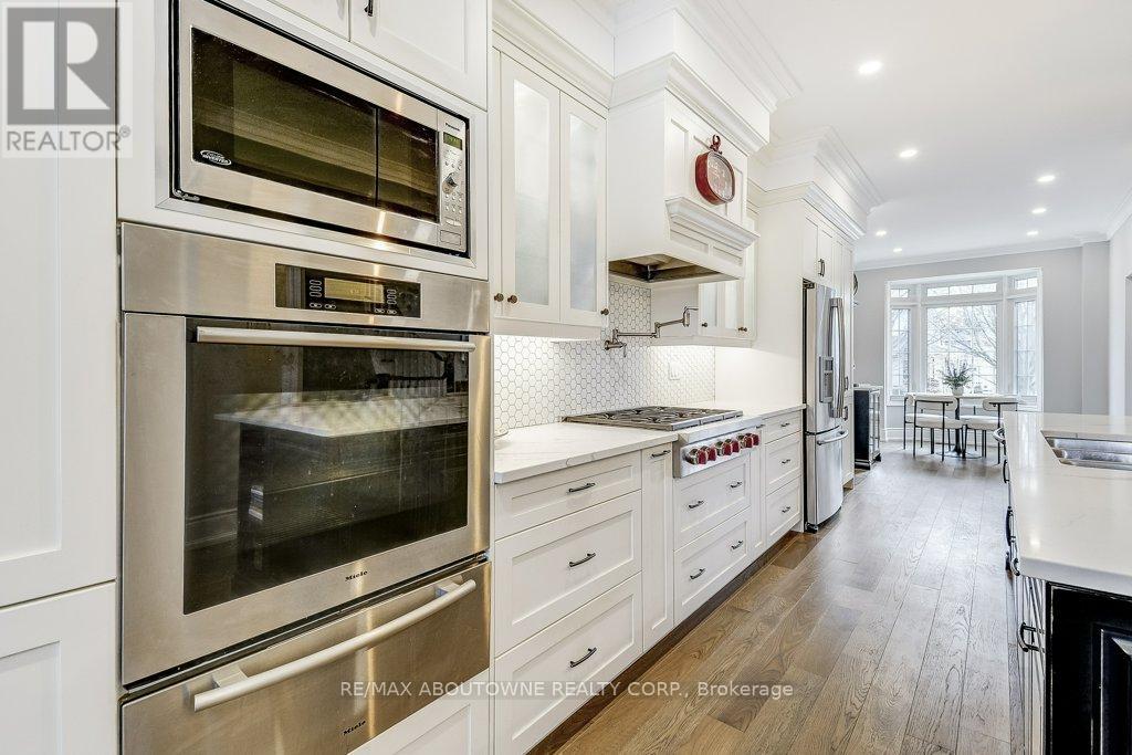 21 Chisholm Street, Oakville, Ontario  L6K 3W2 - Photo 7 - W12747126