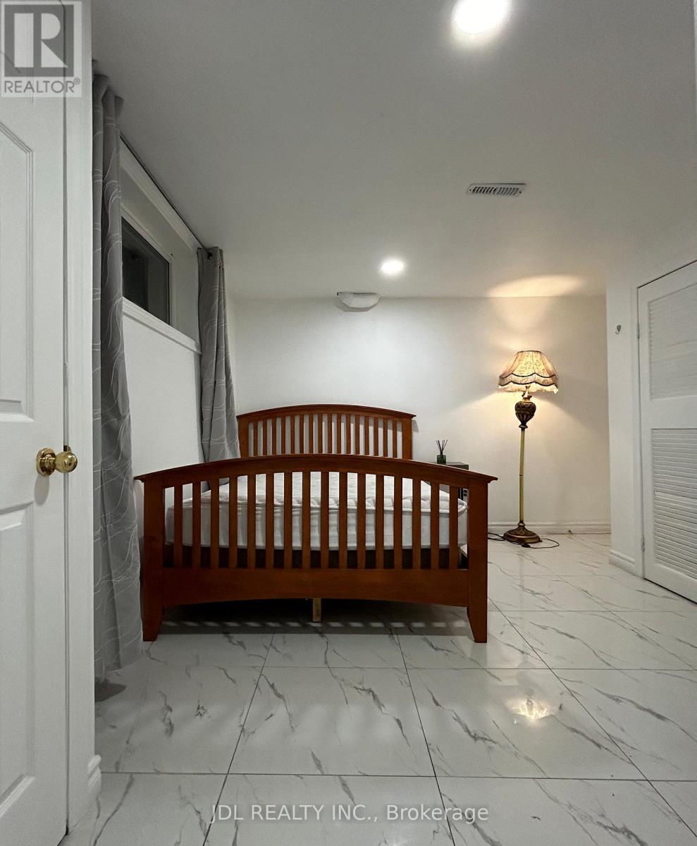 Master Bedroom - 80 Mosedale Cres Crescent, Toronto, Ontario  M2J 3A4 - Photo 5 - C12725996