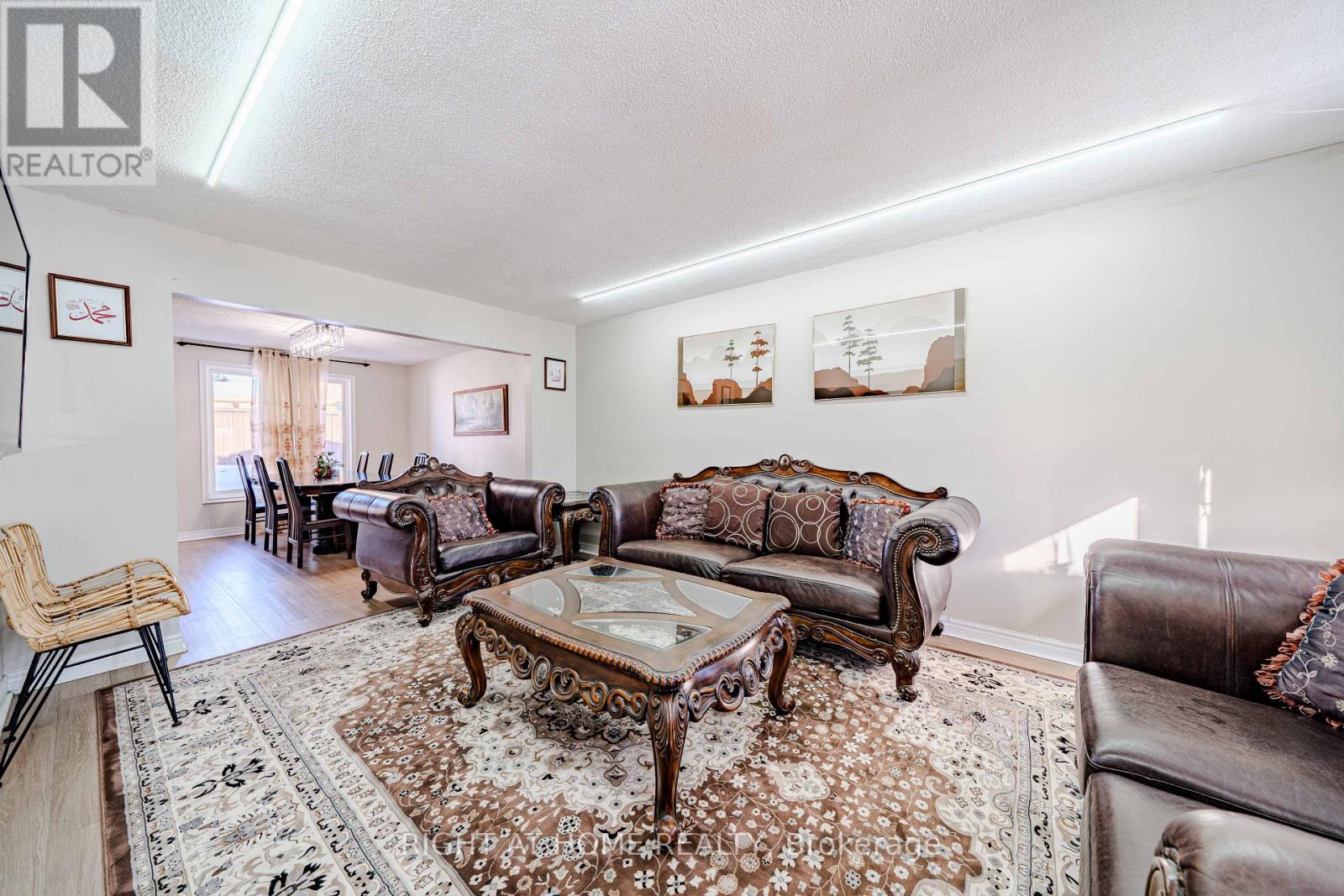 10 Lawson Court, Richmond Hill, Ontario  L4C 8L6 - Photo 12 - N12747170