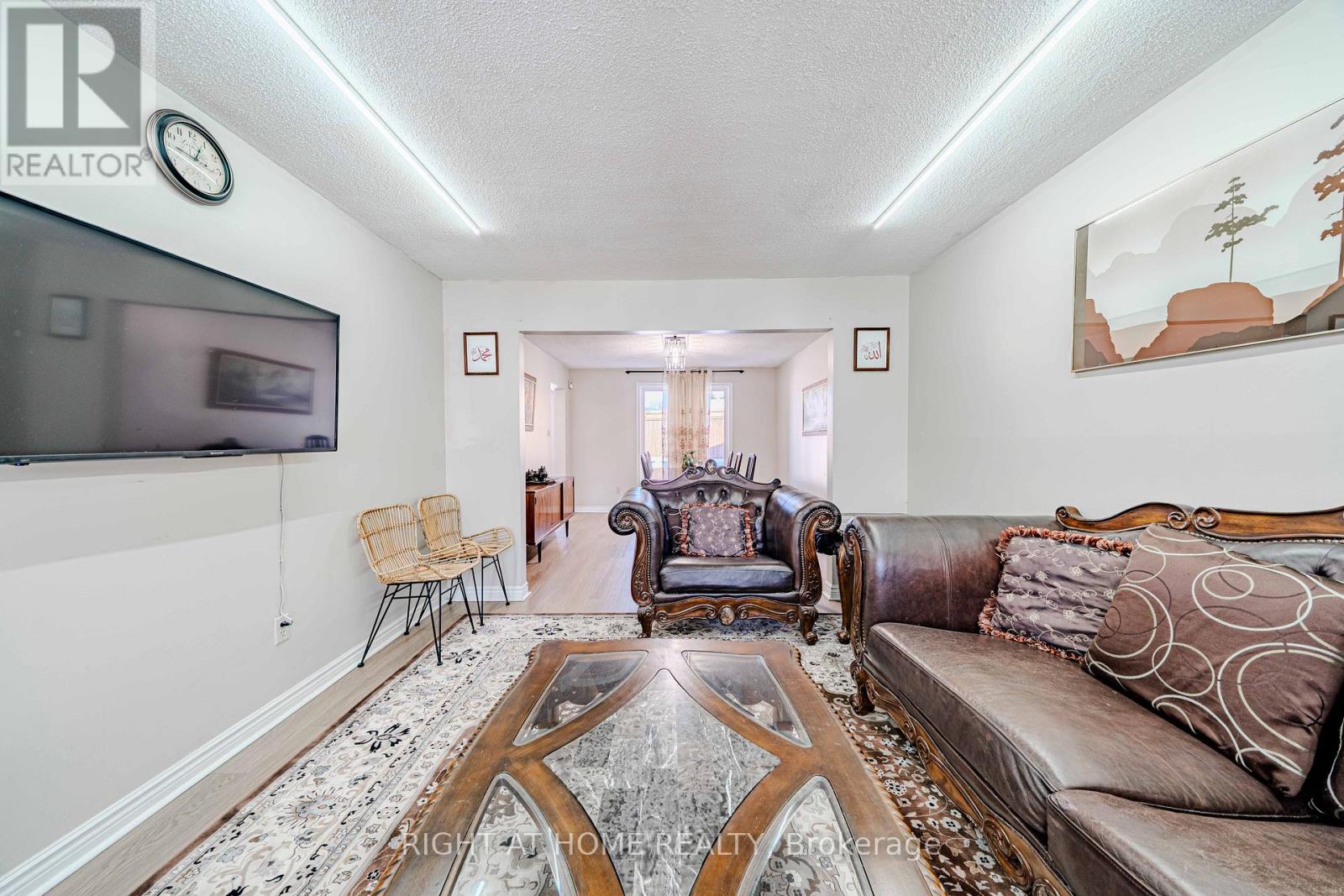 10 Lawson Court, Richmond Hill, Ontario  L4C 8L6 - Photo 13 - N12747170