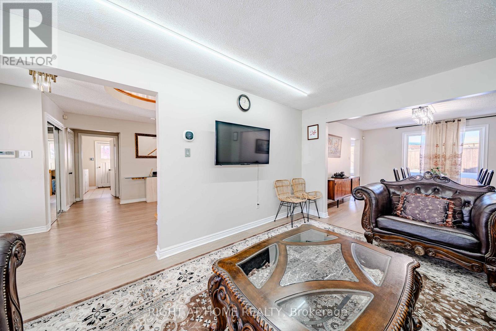 10 Lawson Court, Richmond Hill, Ontario  L4C 8L6 - Photo 14 - N12747170