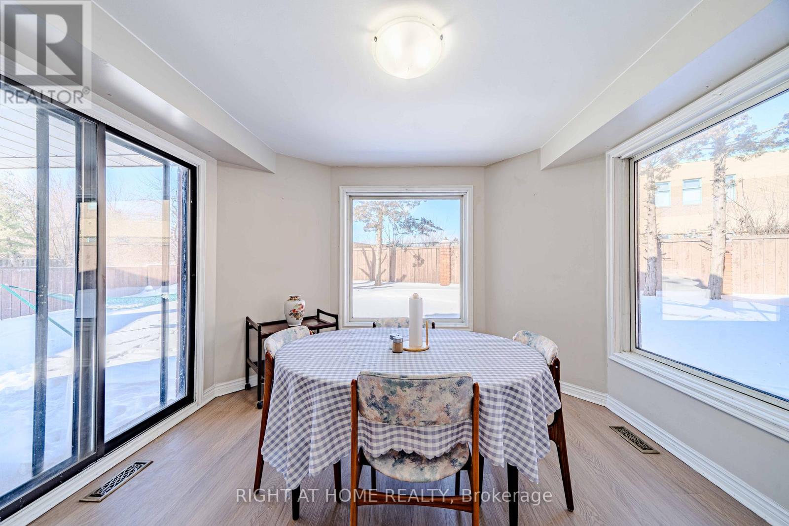 10 Lawson Court, Richmond Hill, Ontario  L4C 8L6 - Photo 21 - N12747170